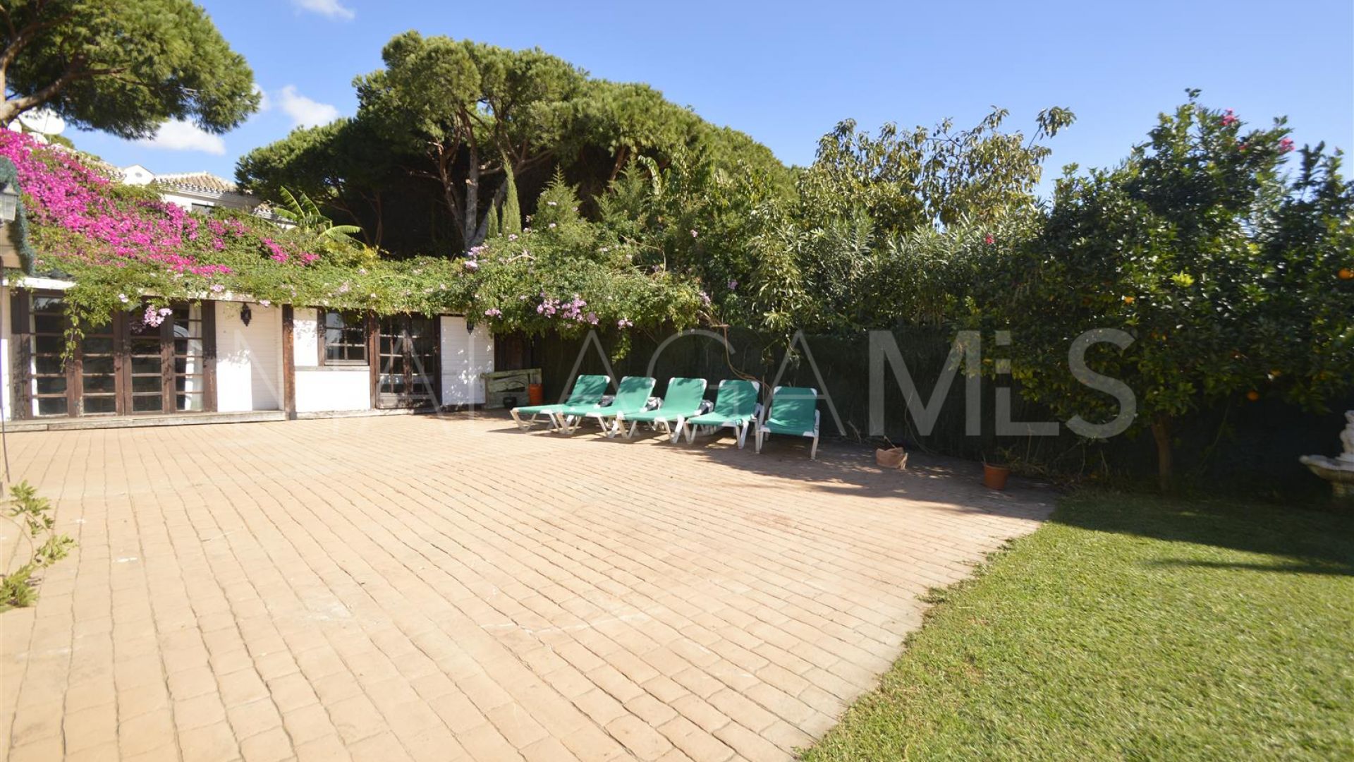 Villa for sale in Artola