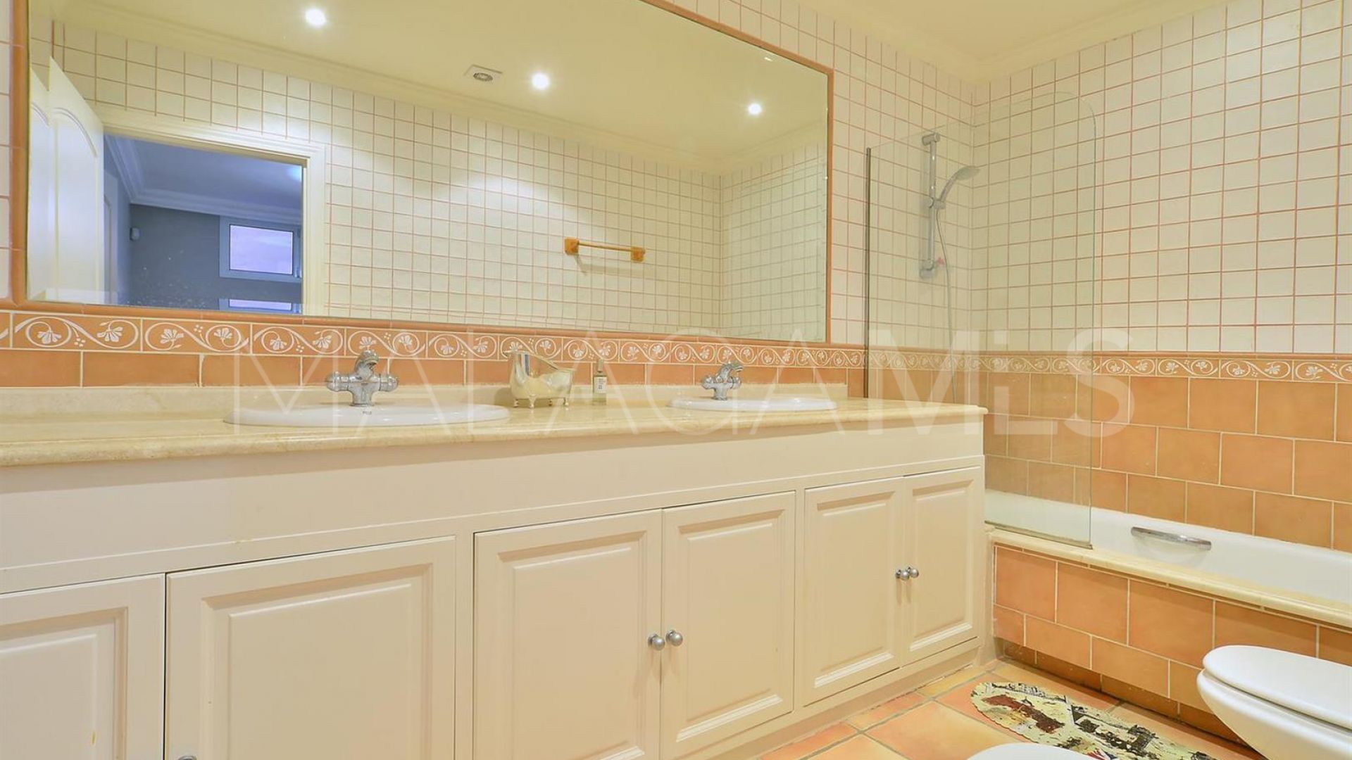 4 bedrooms villa in Nueva Andalucia for sale
