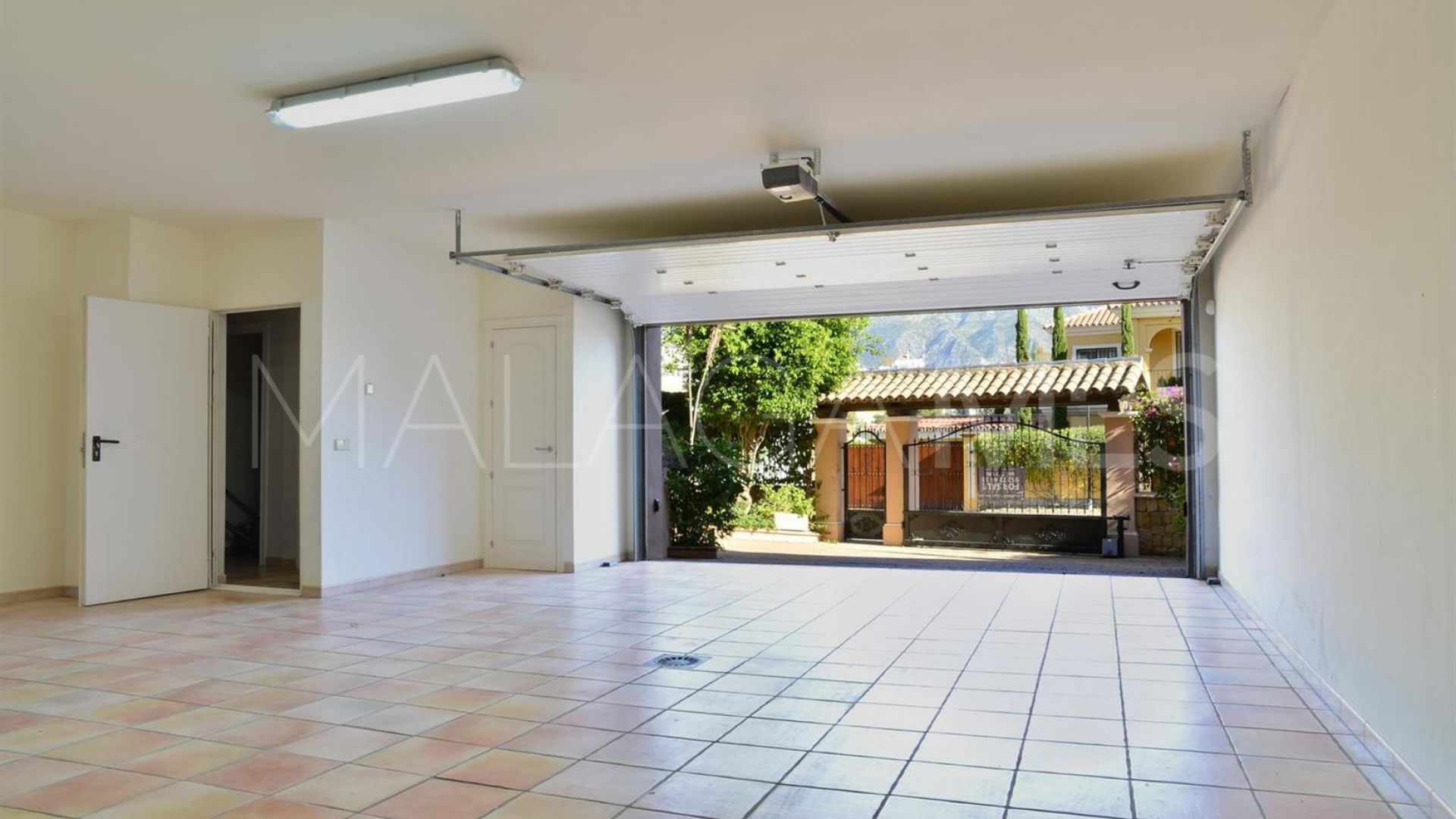 4 bedrooms villa in Nueva Andalucia for sale