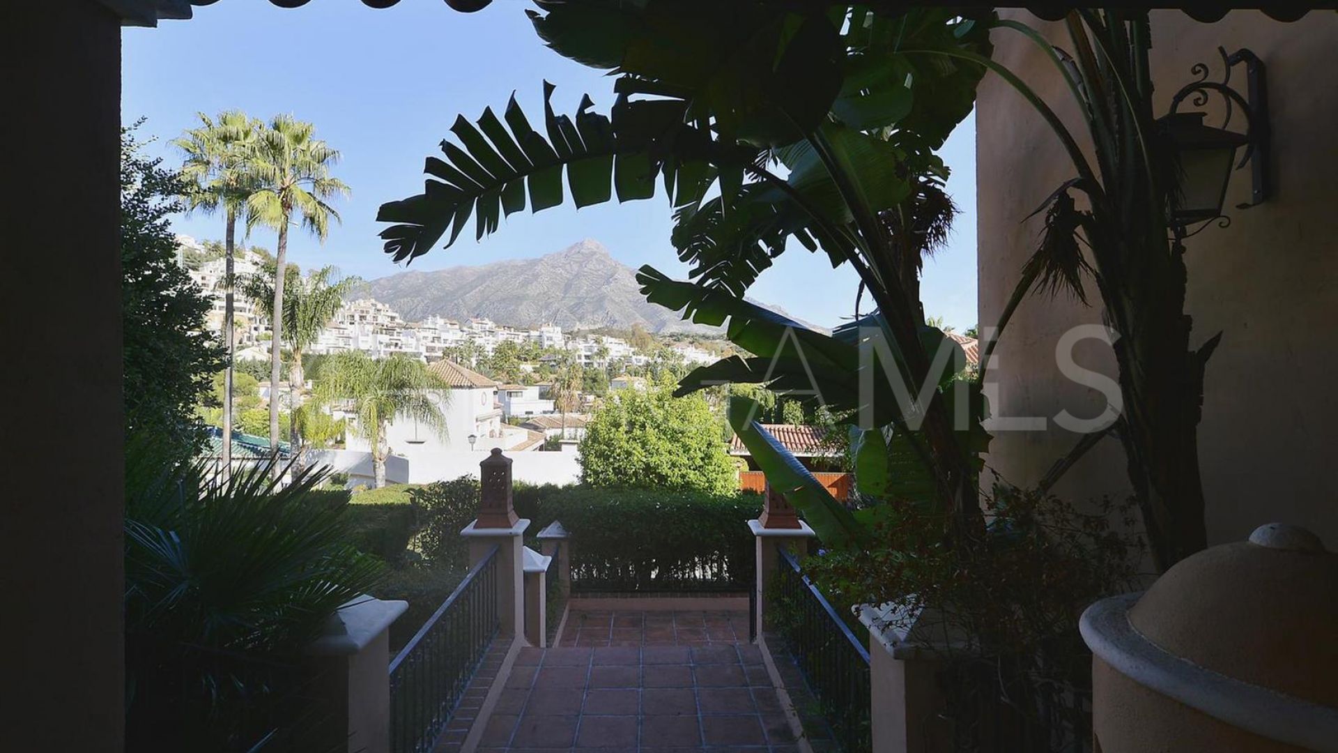 4 bedrooms villa in Nueva Andalucia for sale