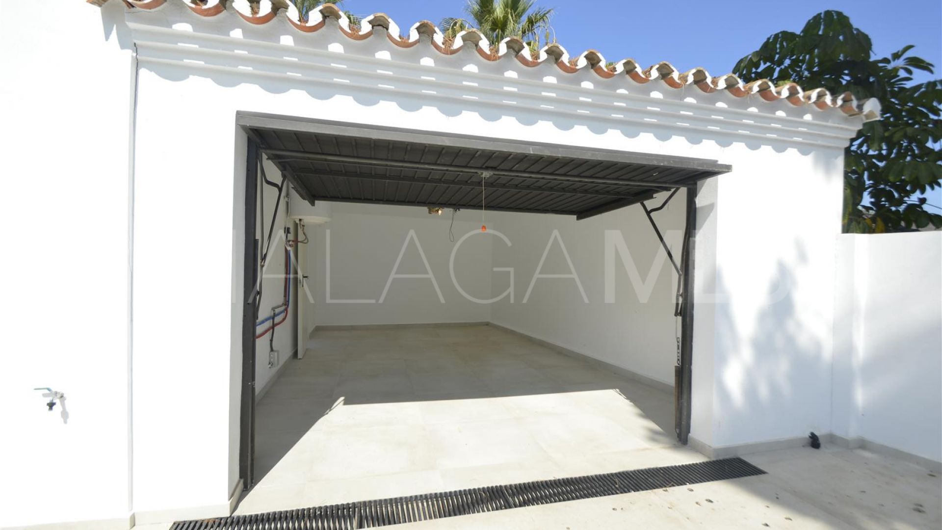 For sale villa in Nueva Andalucia