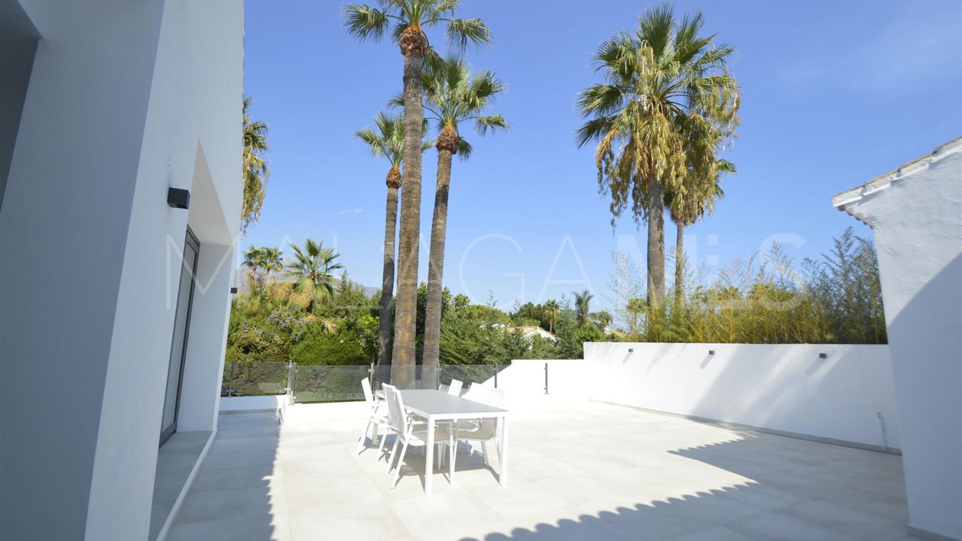 For sale villa in Nueva Andalucia