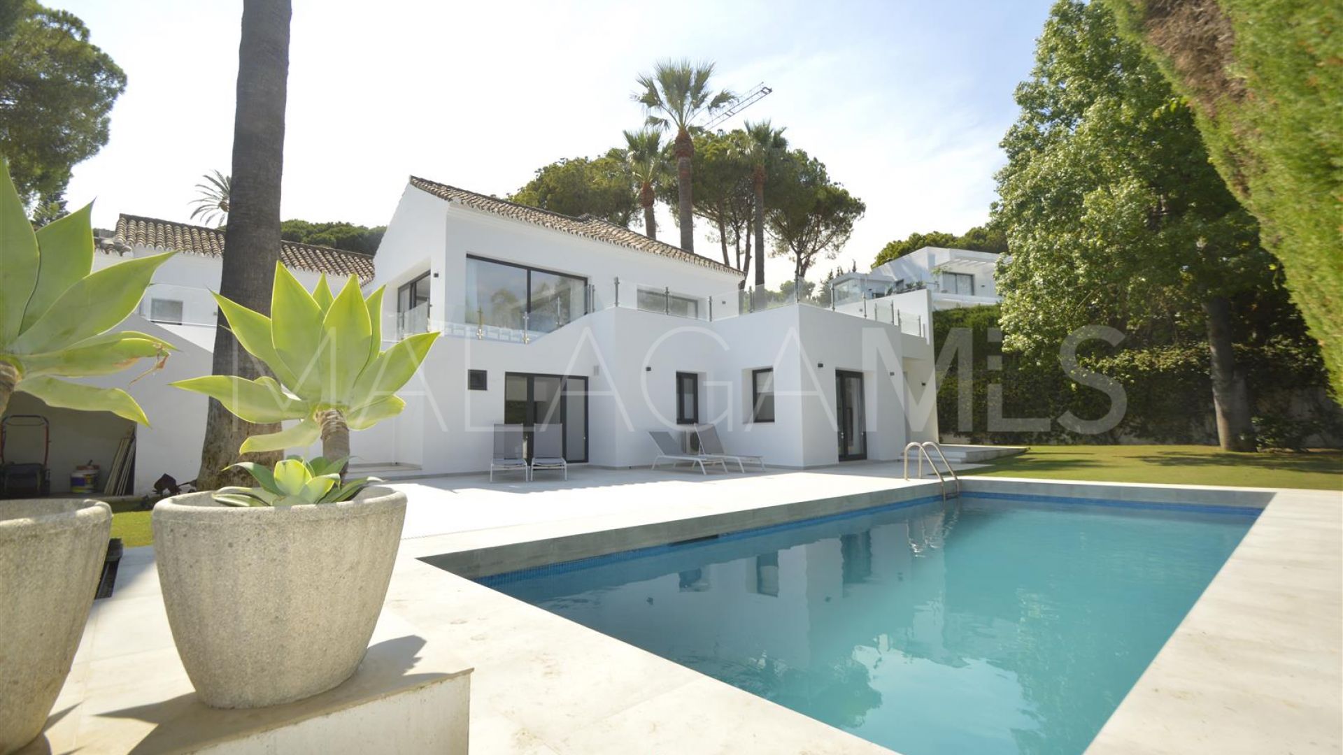 For sale villa in Nueva Andalucia