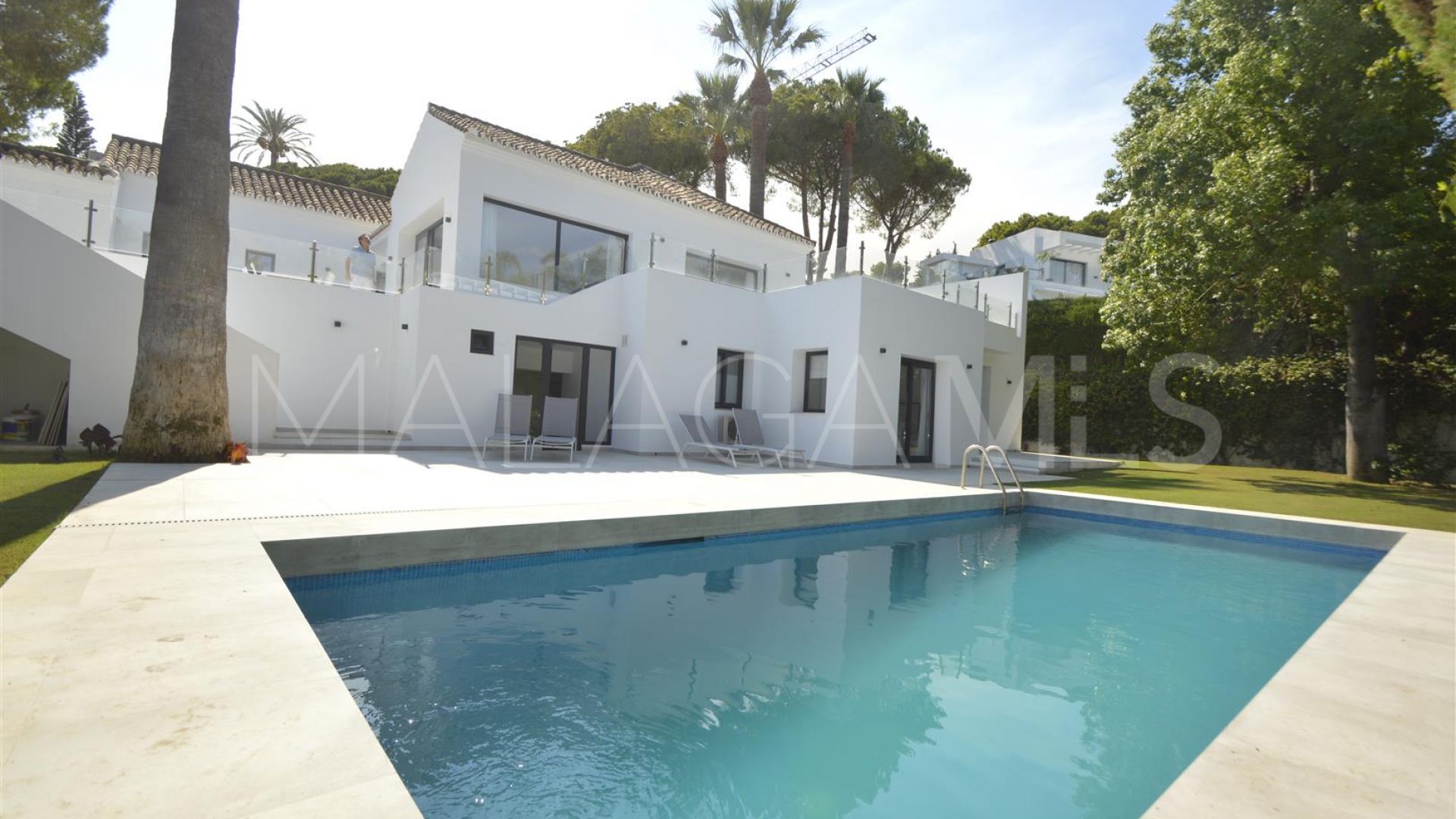 For sale villa in Nueva Andalucia