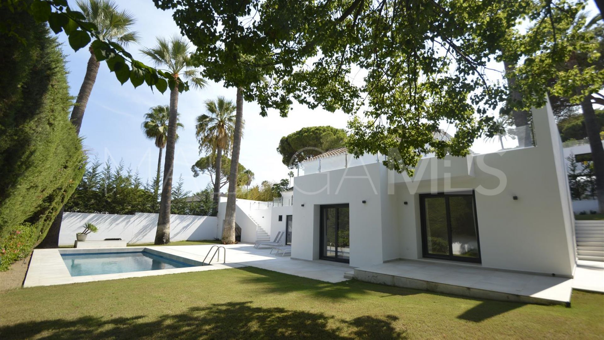 For sale villa in Nueva Andalucia