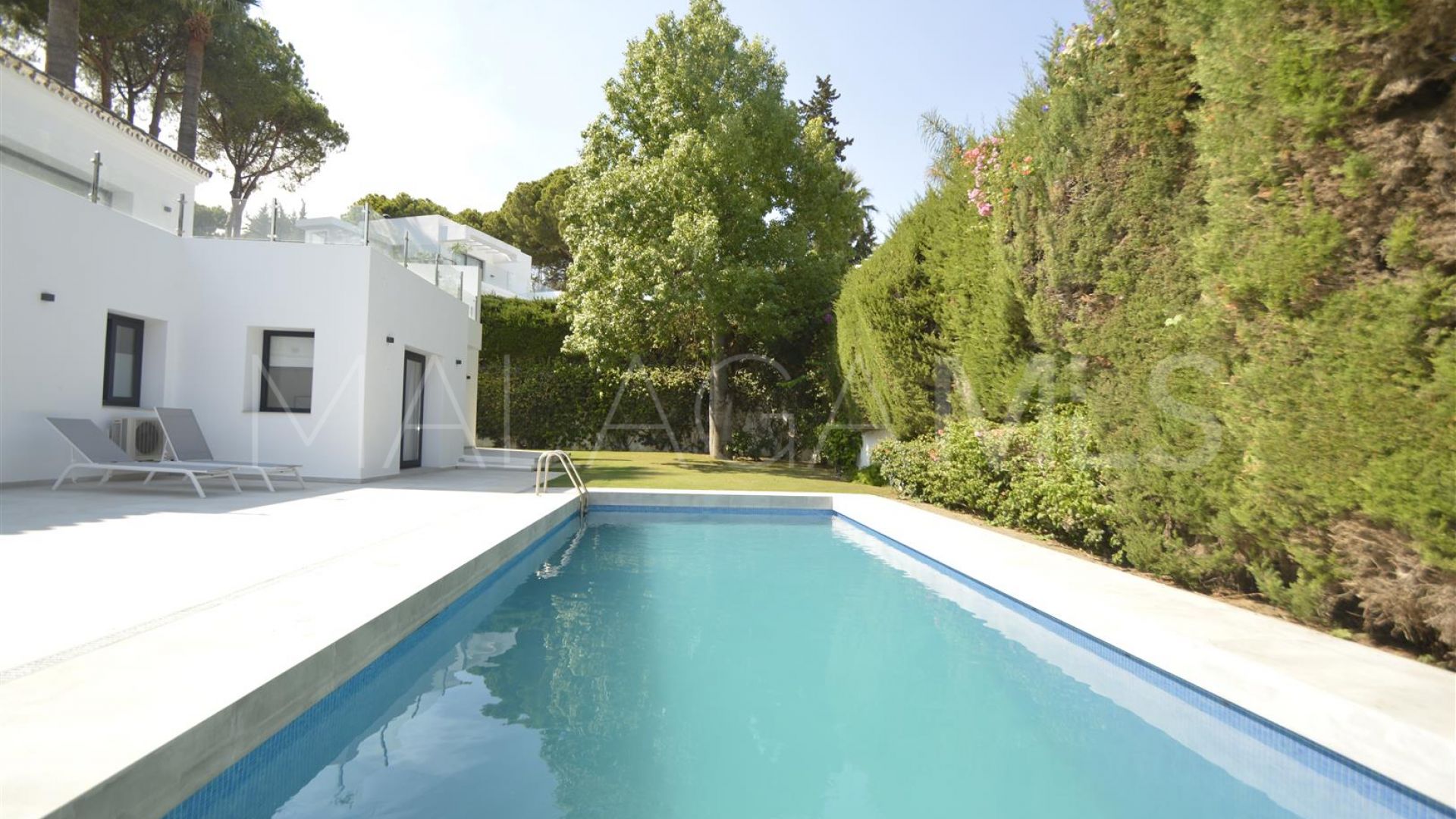 For sale villa in Nueva Andalucia