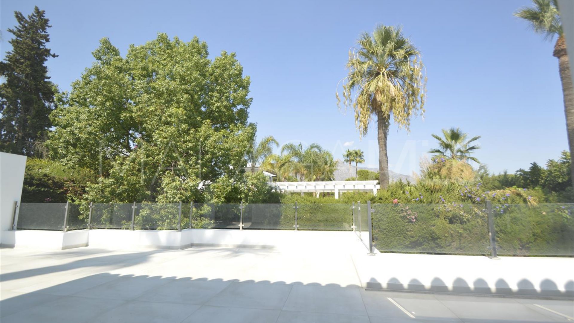 For sale villa in Nueva Andalucia