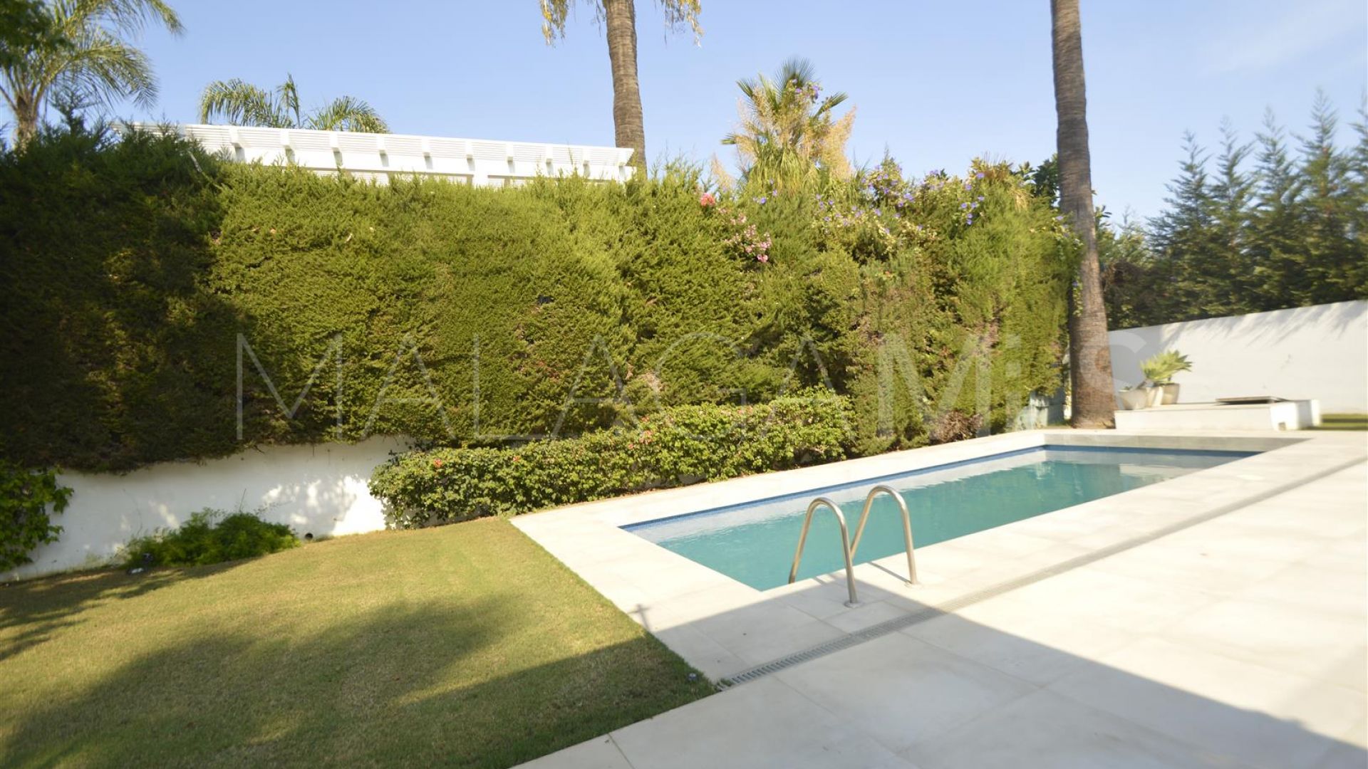 For sale villa in Nueva Andalucia