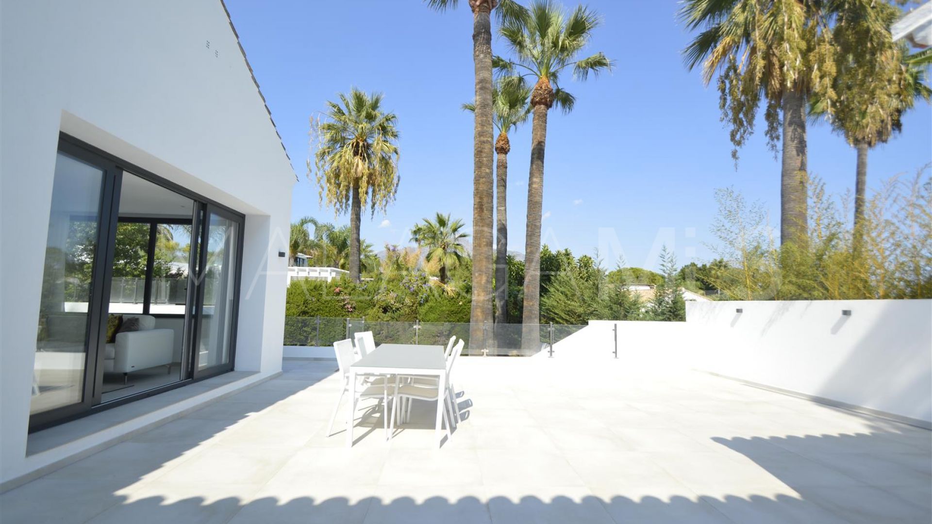 For sale villa in Nueva Andalucia