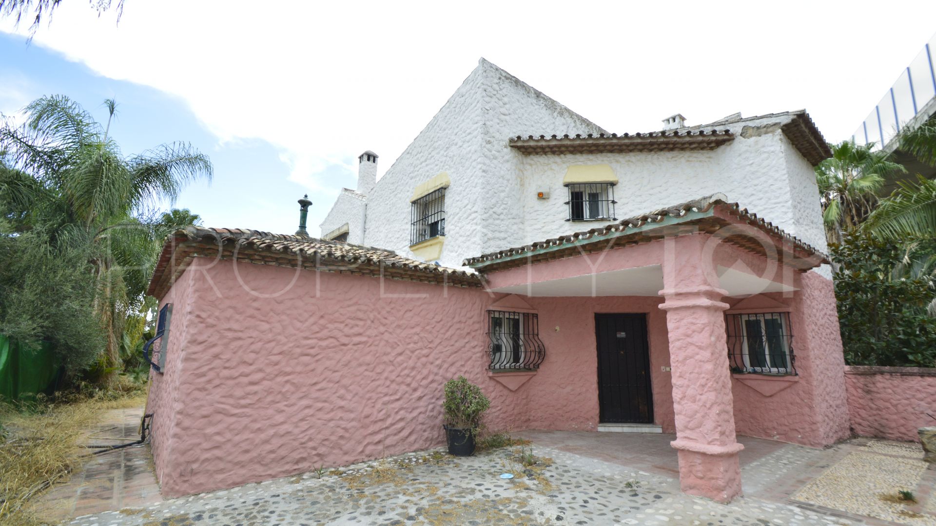 5 bedrooms Nueva Andalucia villa for sale