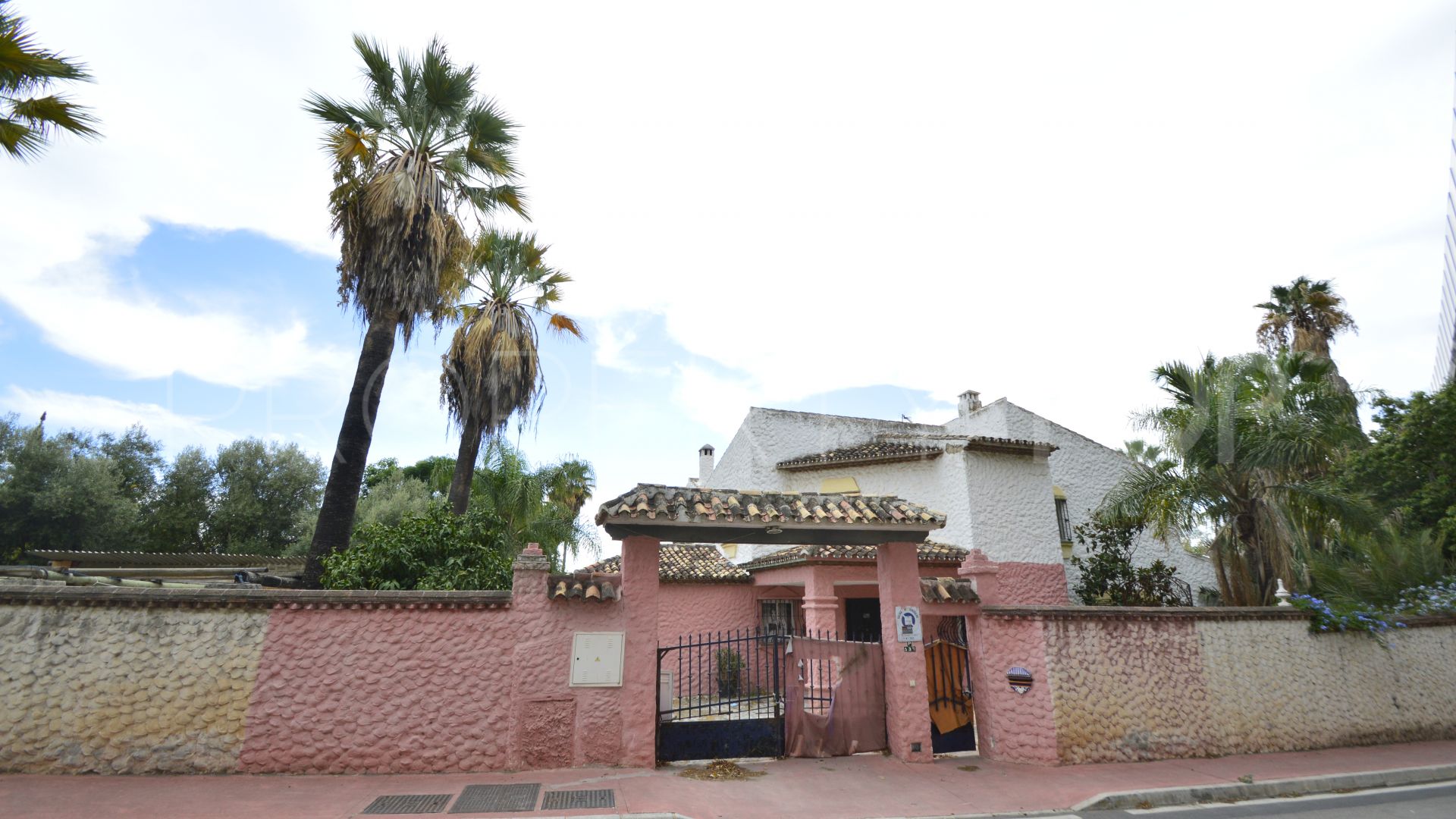 5 bedrooms Nueva Andalucia villa for sale