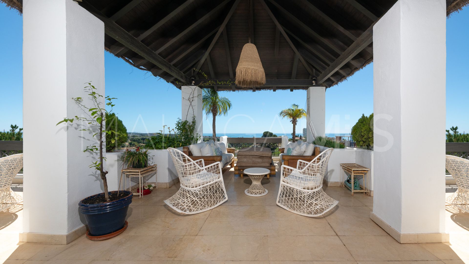 For sale Rio Real penthouse with 3 bedrooms