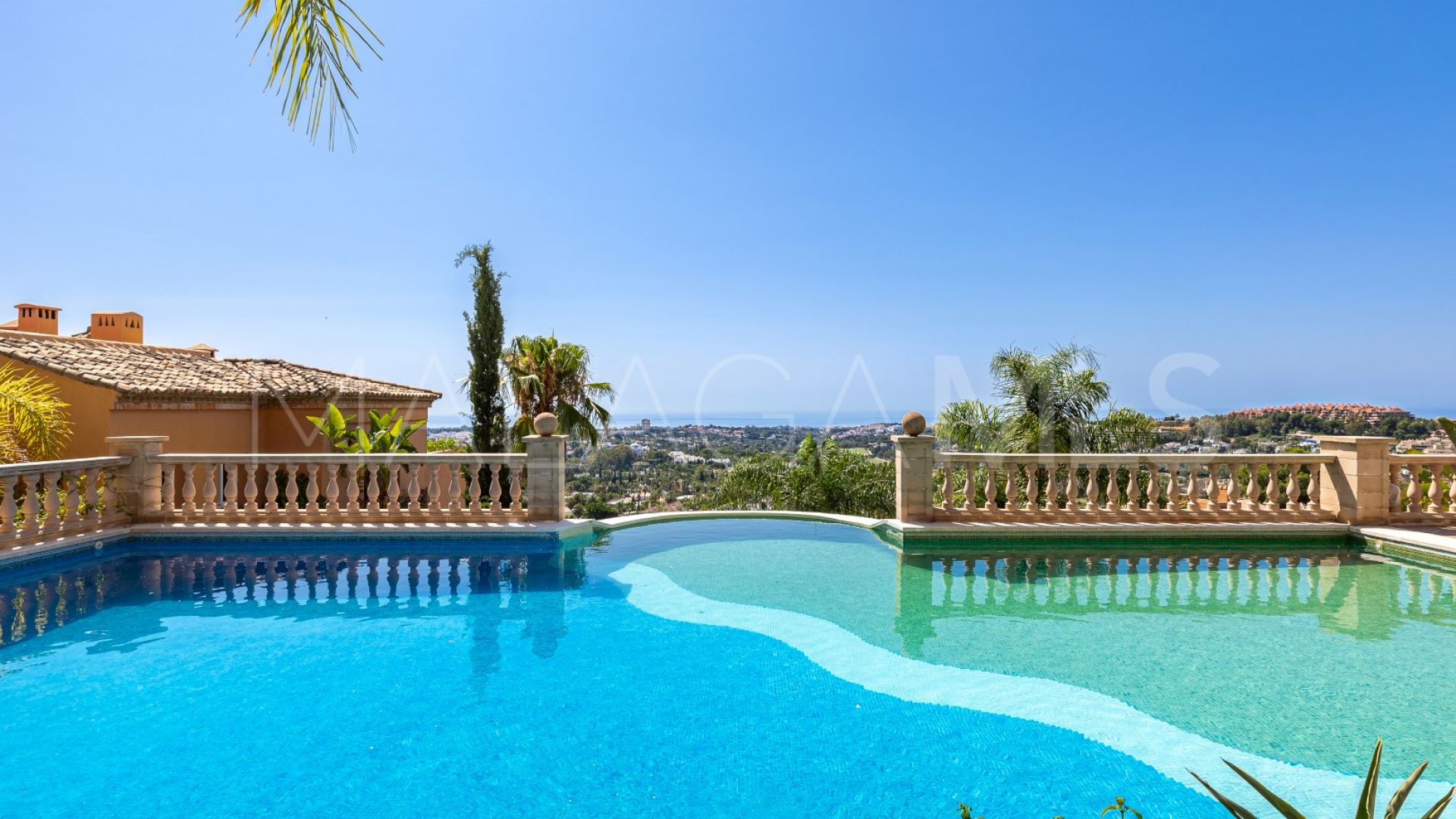 Duplex penthouse with 3 bedrooms for sale in Les Belvederes