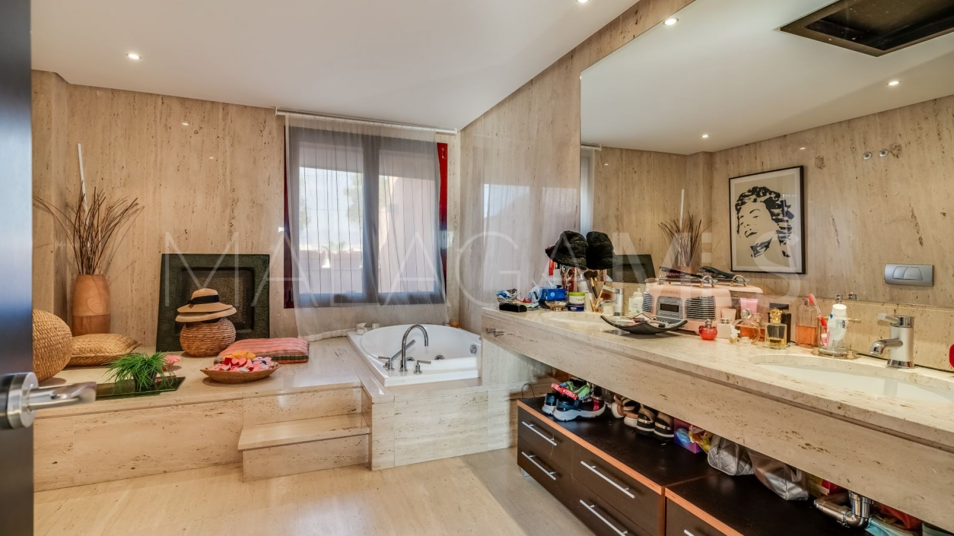 Duplex penthouse for sale in Malibu