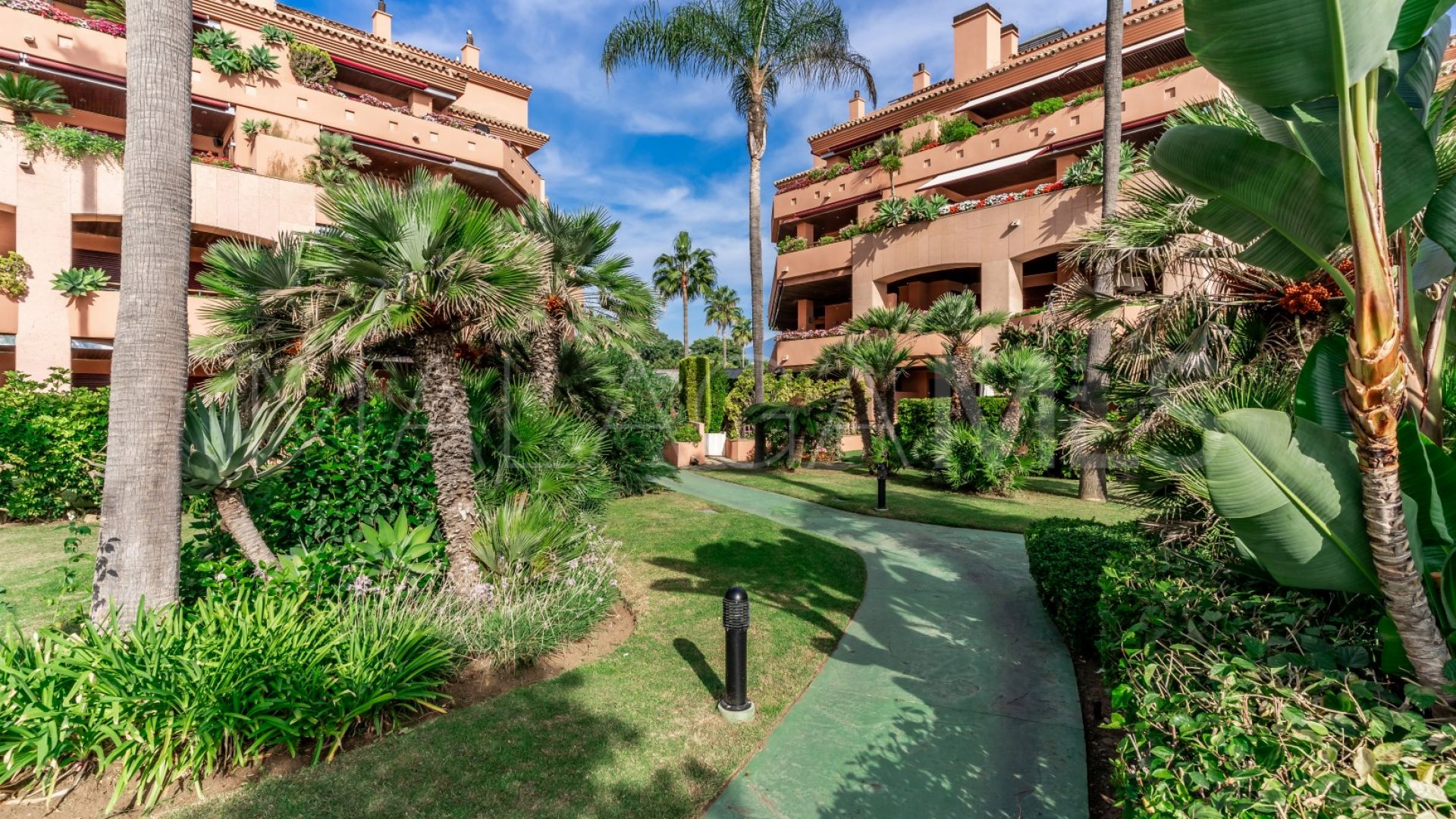 Duplex penthouse for sale in Malibu
