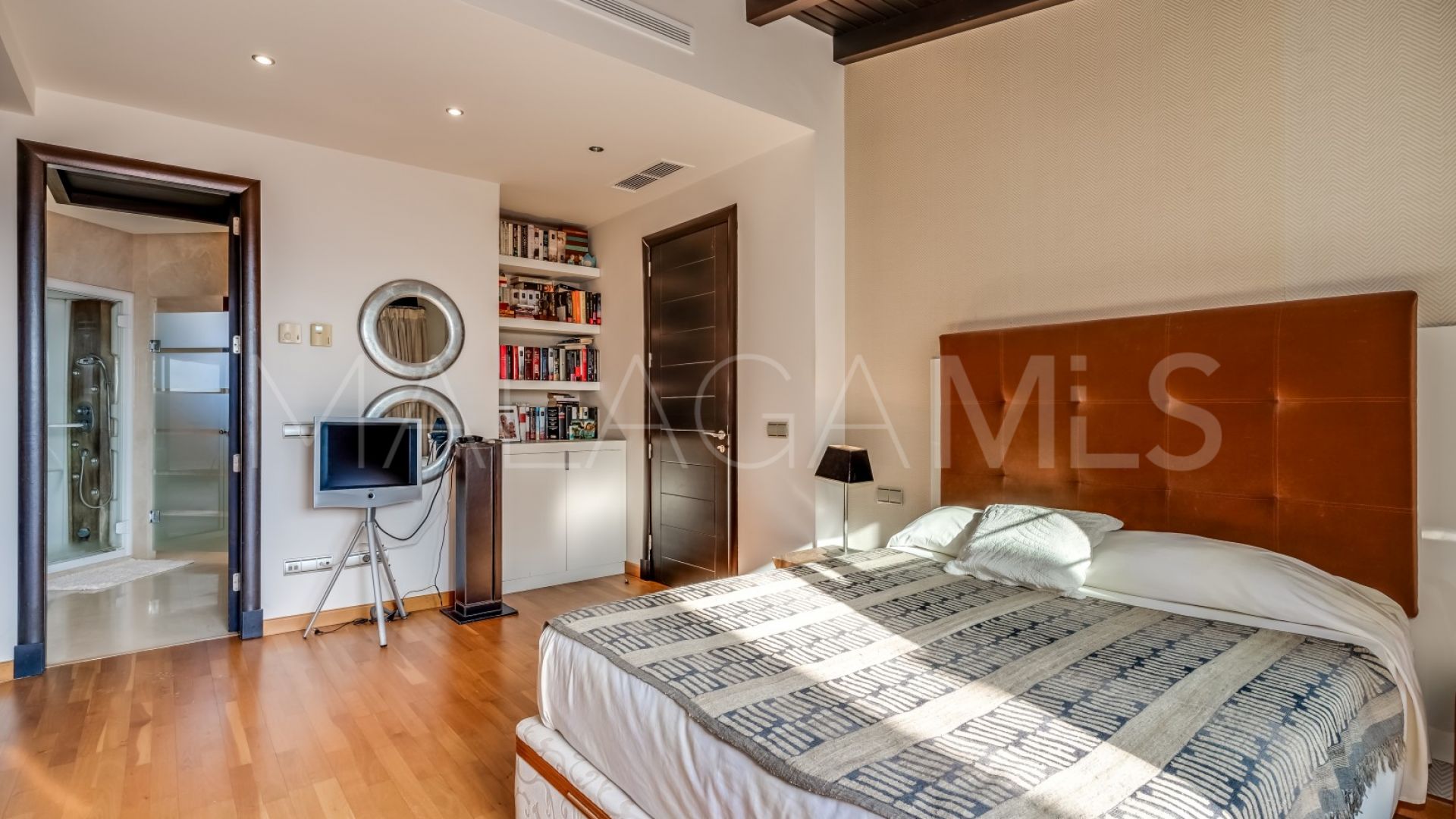Duplex penthouse for sale in Malibu