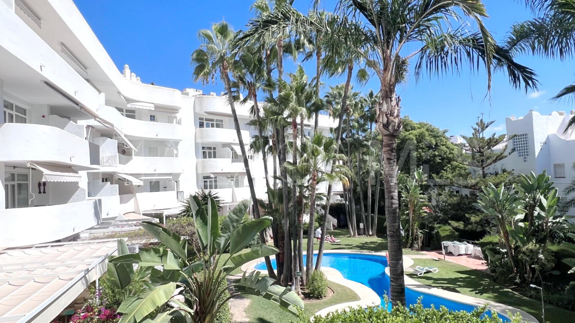 Lägenhet for sale in Marbella Real