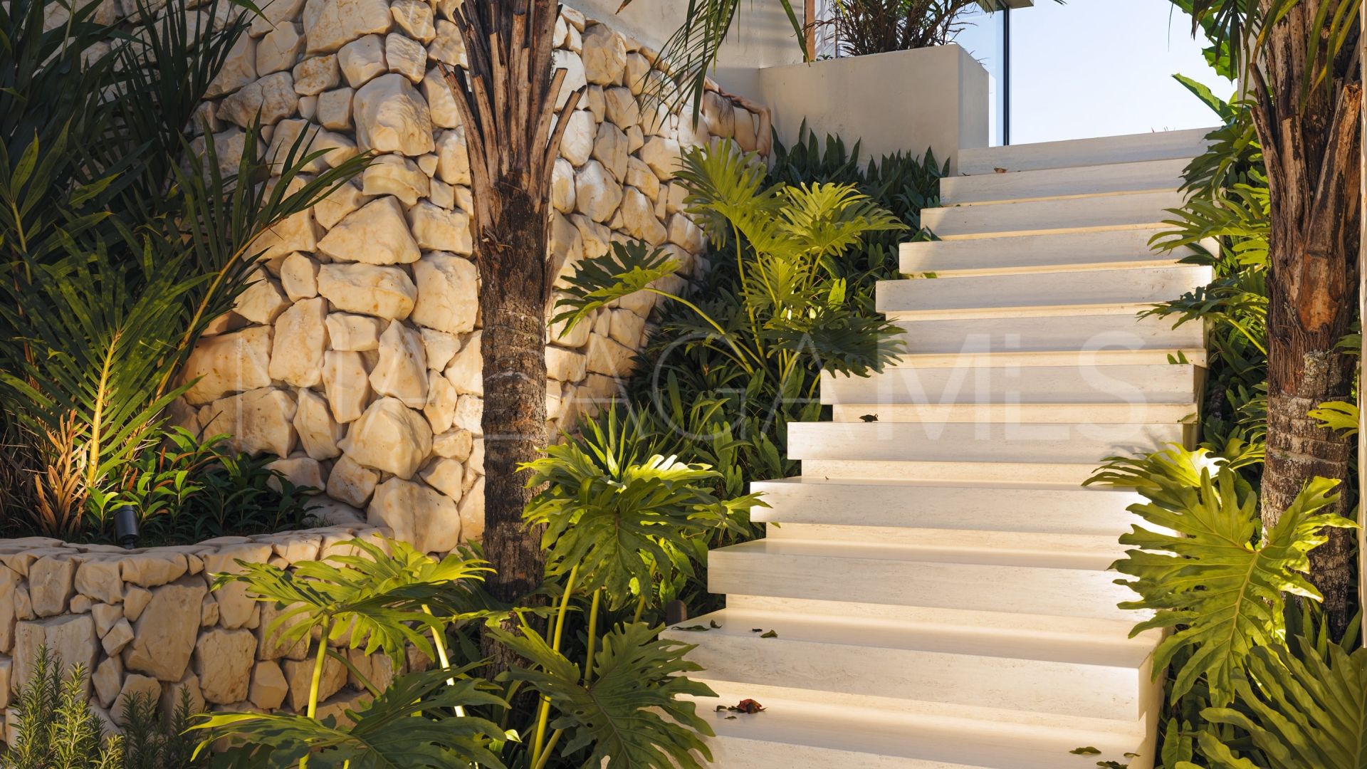 Villa for sale in Los Altos de los Monteros