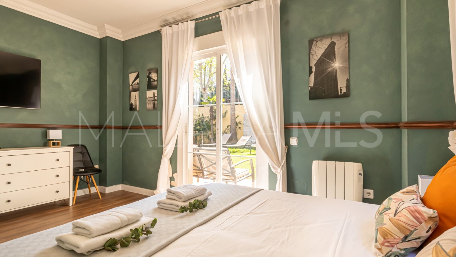 Buy Guadalmina Alta 6 bedrooms villa