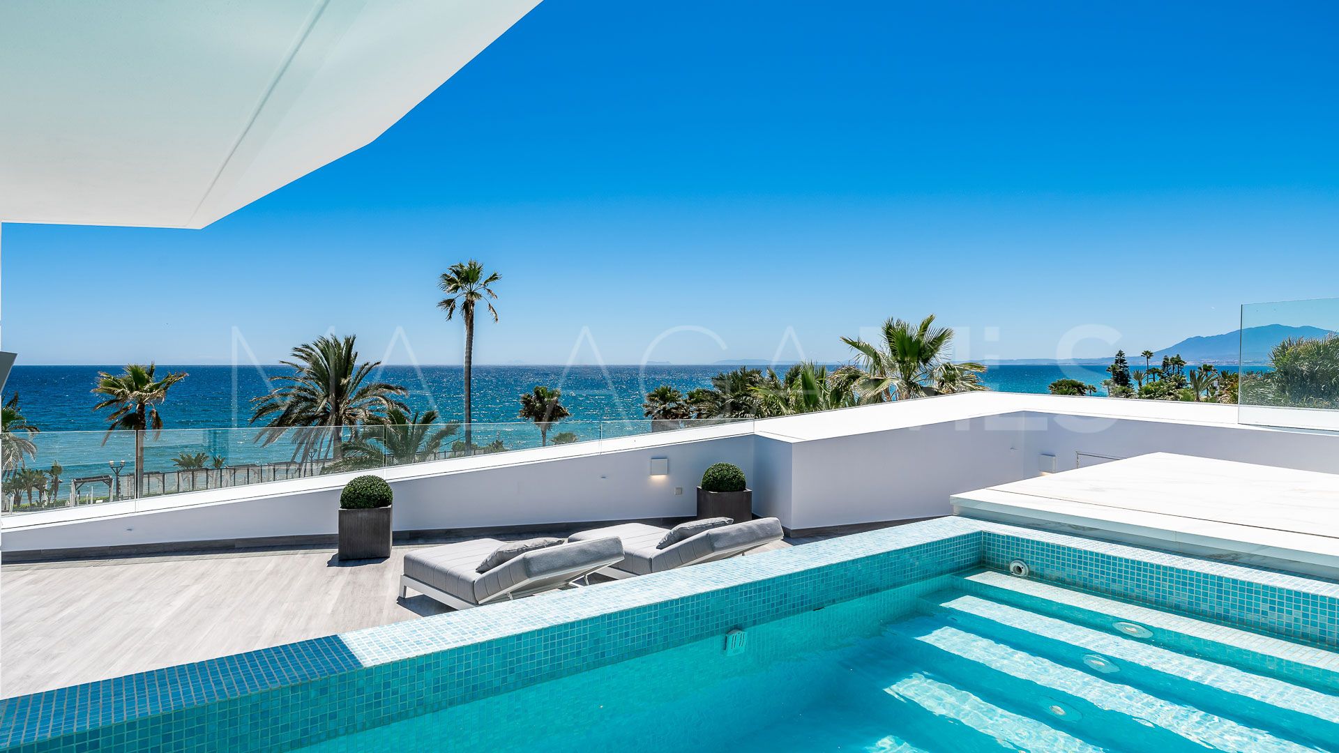 Villa for sale in Los Monteros Playa