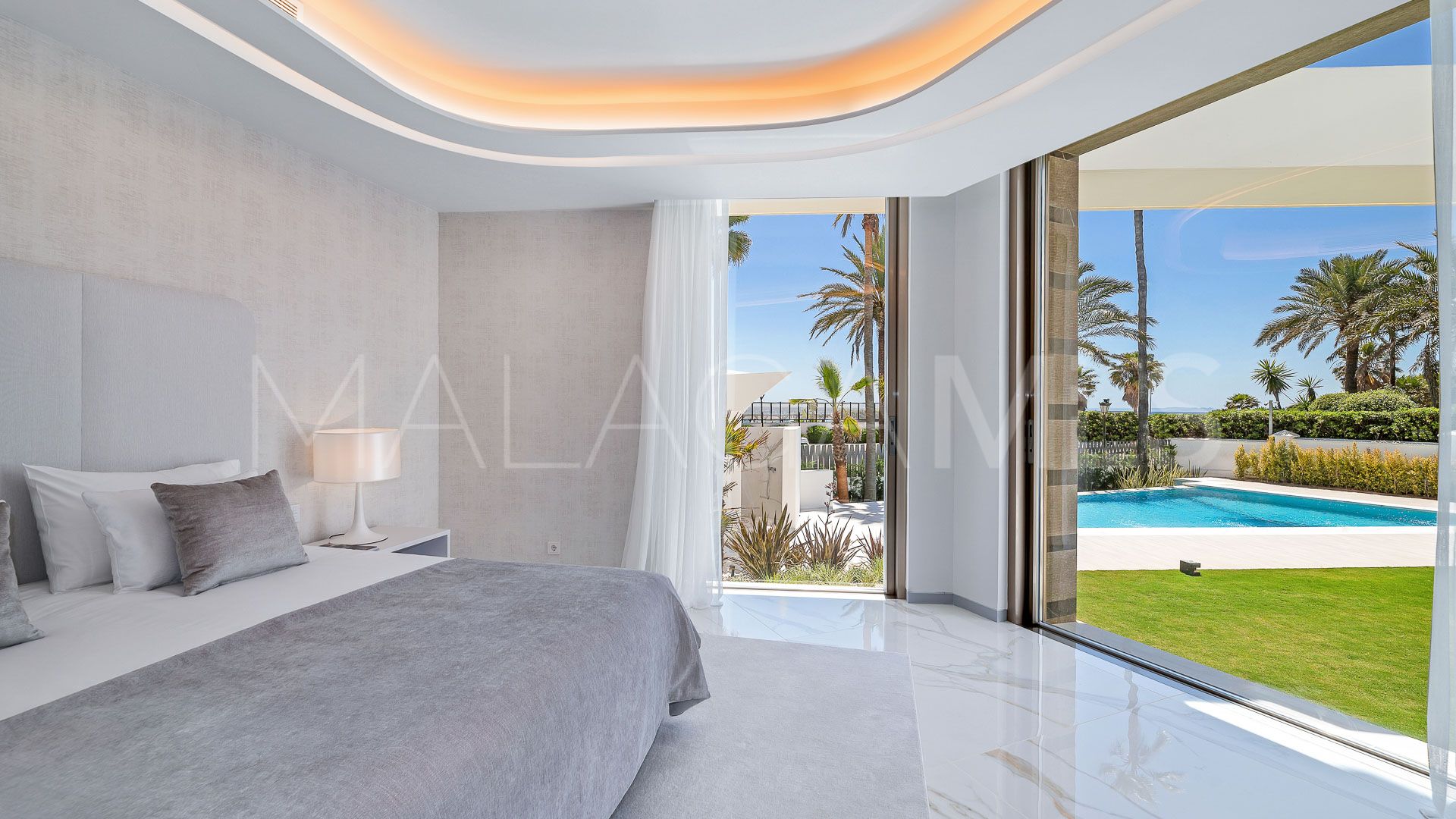 Villa for sale in Los Monteros Playa