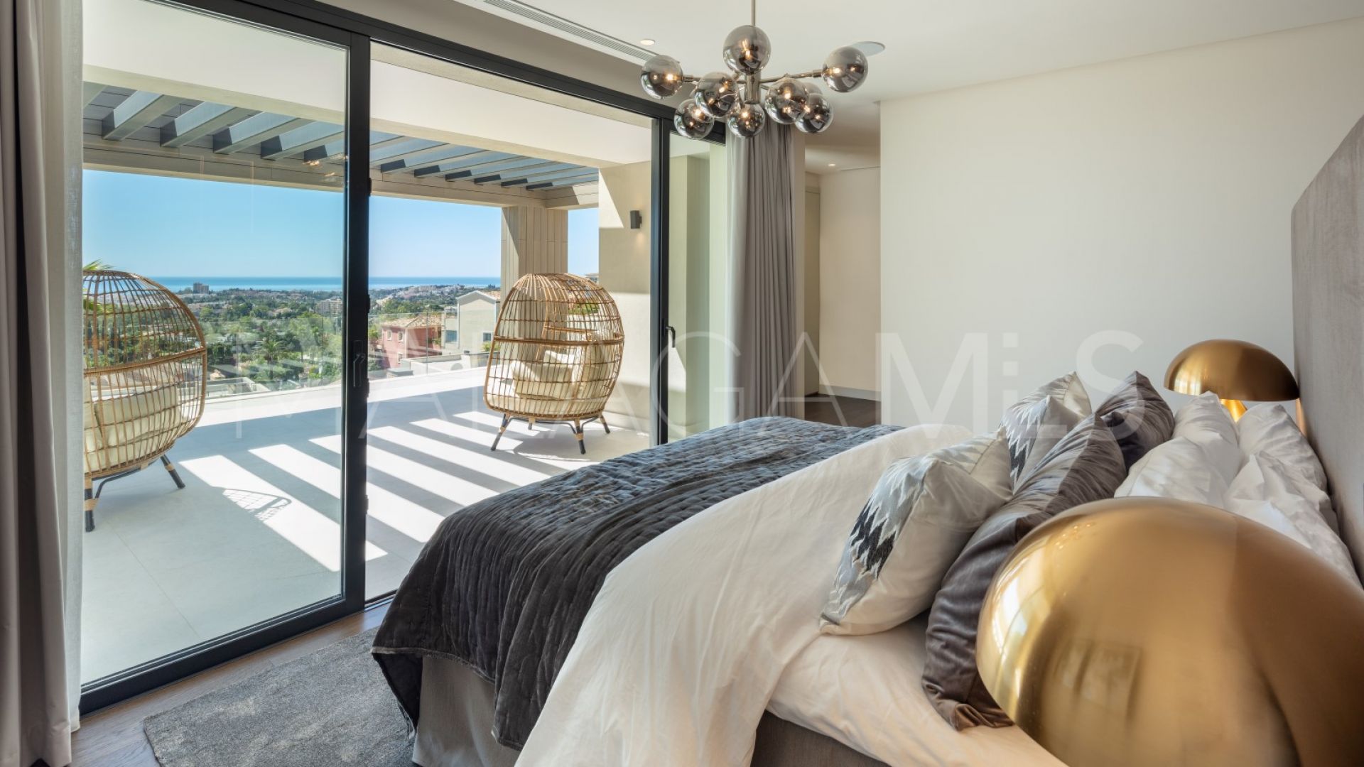 Villa de 5 bedrooms a la venta in Nueva Andalucia