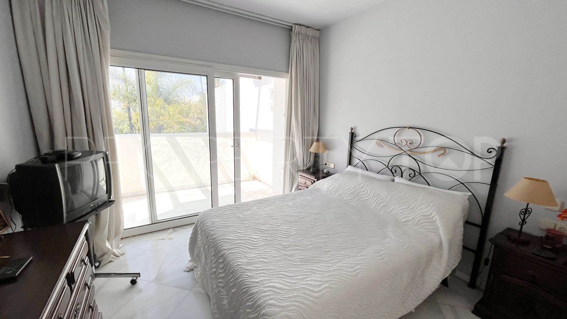 Se vende atico duplex de 3 dormitorios en Alhambra del Mar