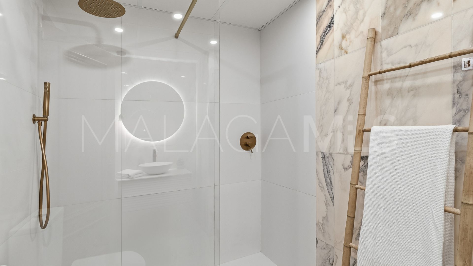 Se vende apartamento in Las Lagunas de 3 bedrooms