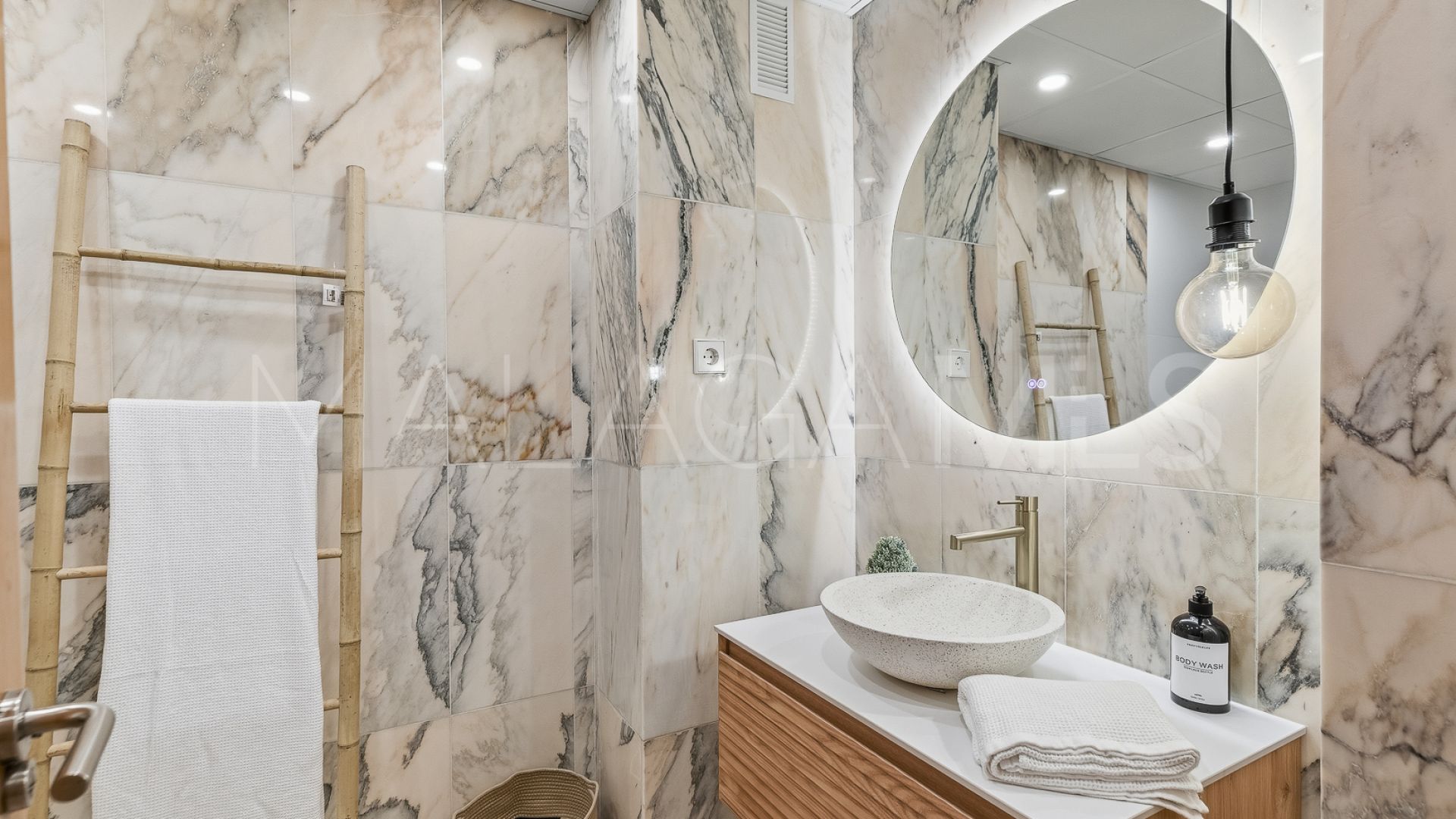 Se vende apartamento in Las Lagunas de 3 bedrooms