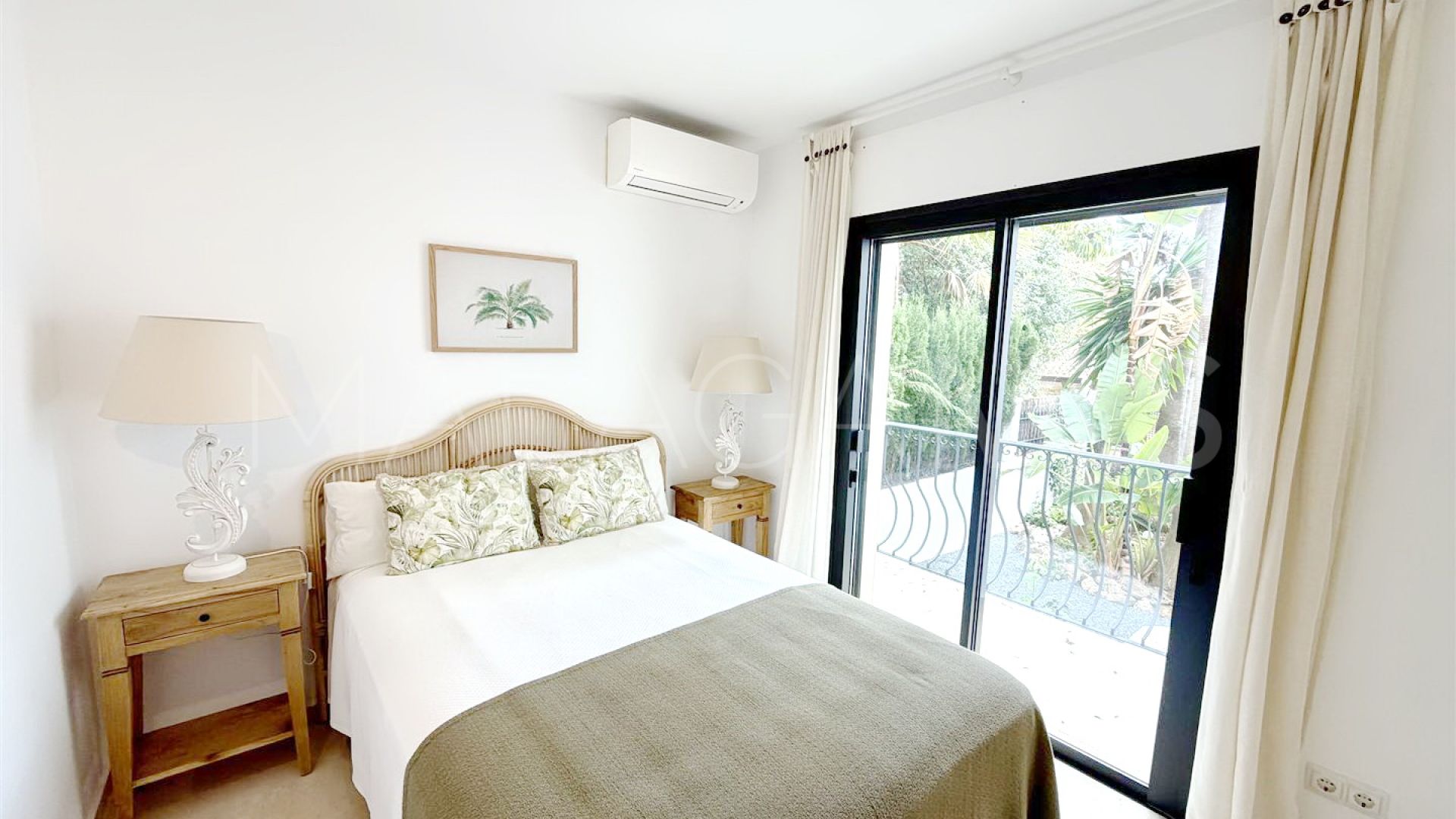 Villa for sale in Las Chapas