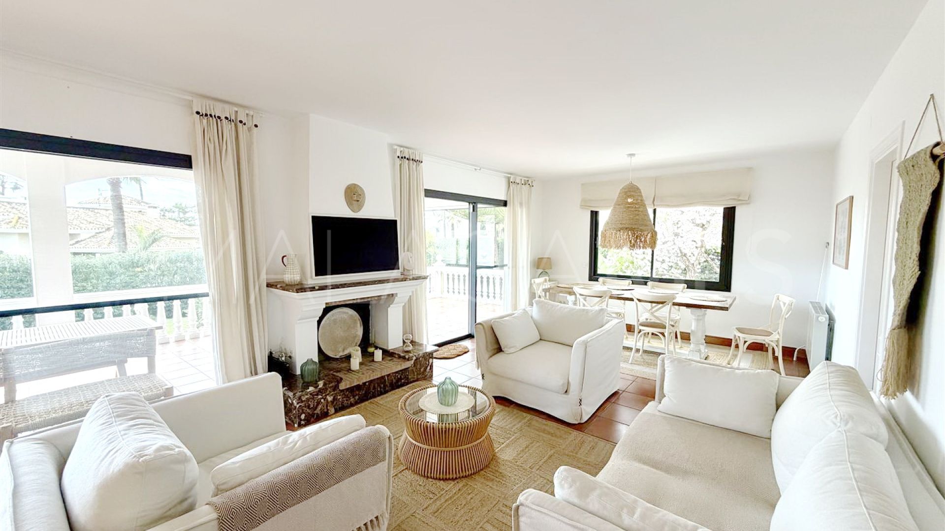 Villa for sale in Las Chapas