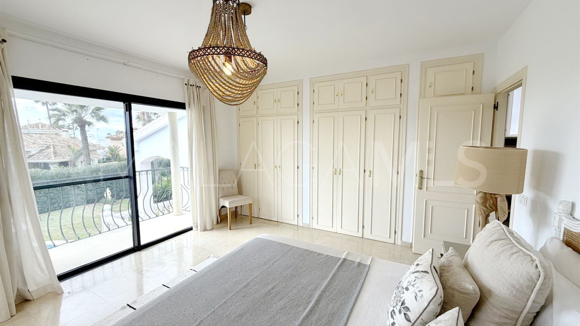 Villa for sale in Las Chapas