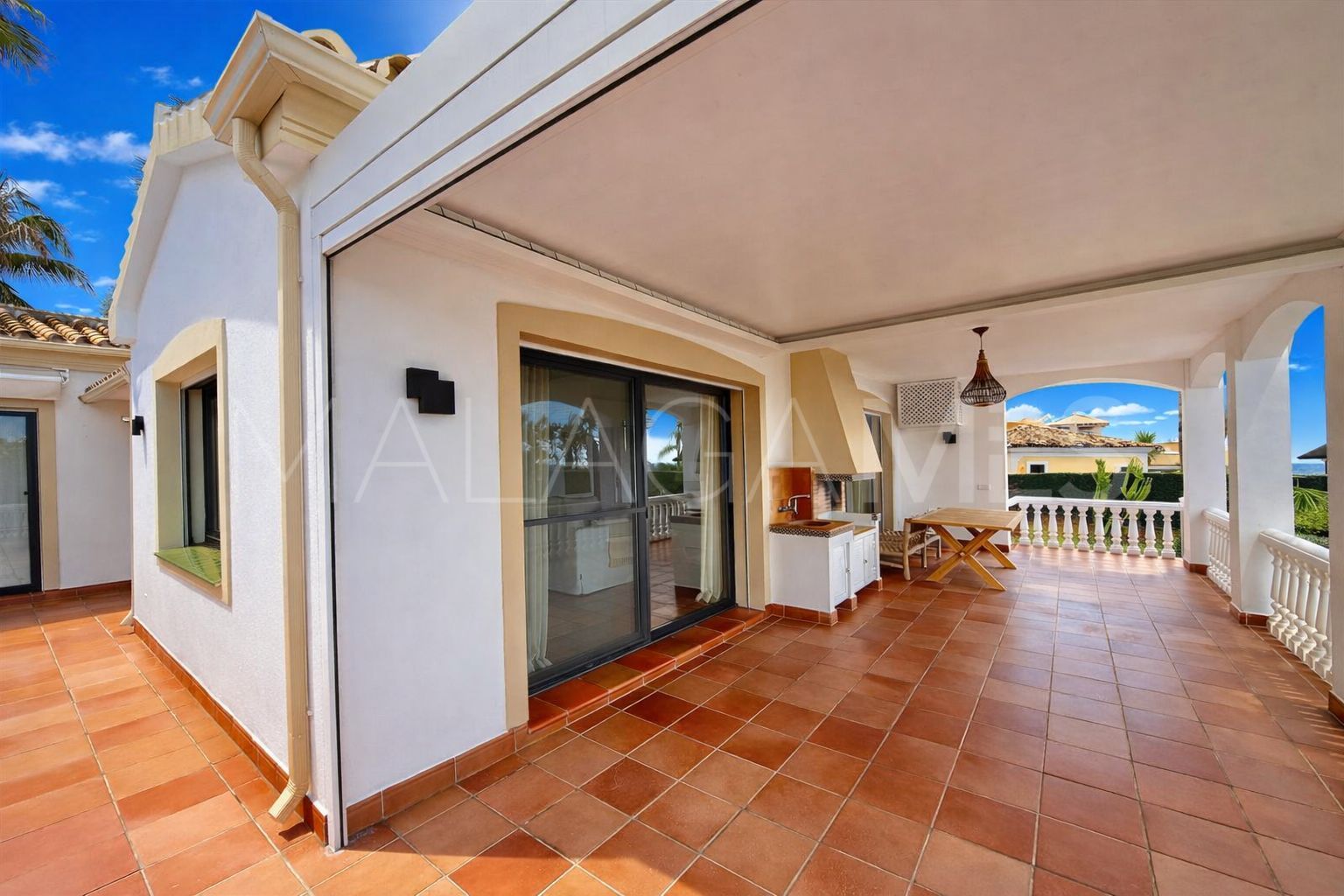 Villa for sale in Las Chapas