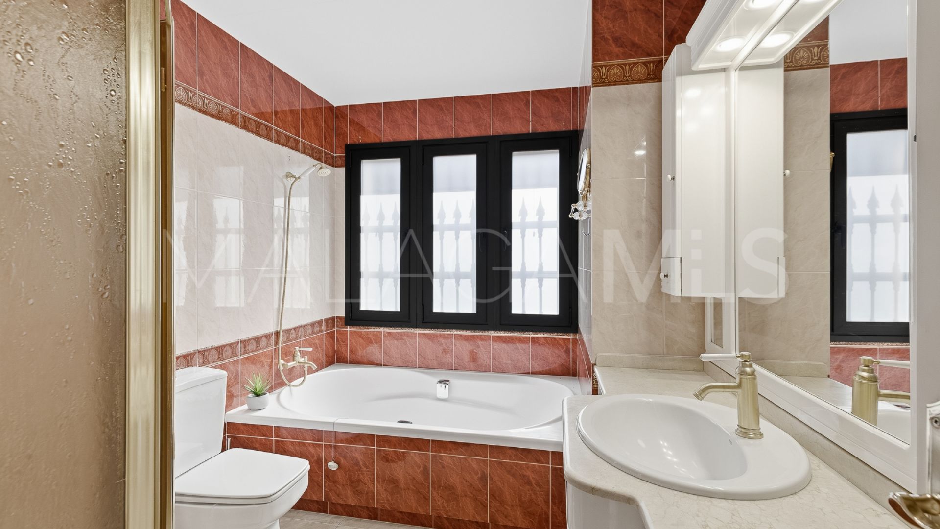 6 bedrooms villa in Las Chapas for sale