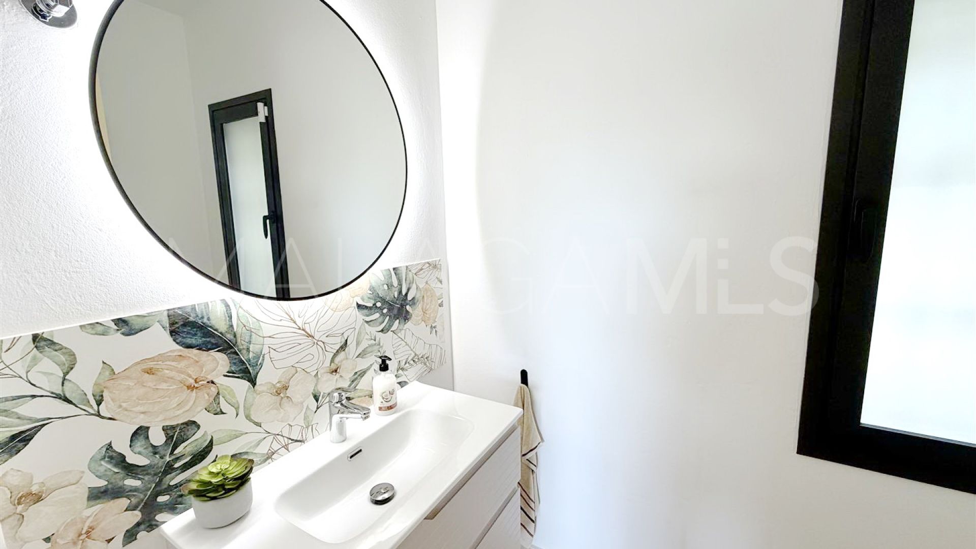 Villa for sale in Las Chapas