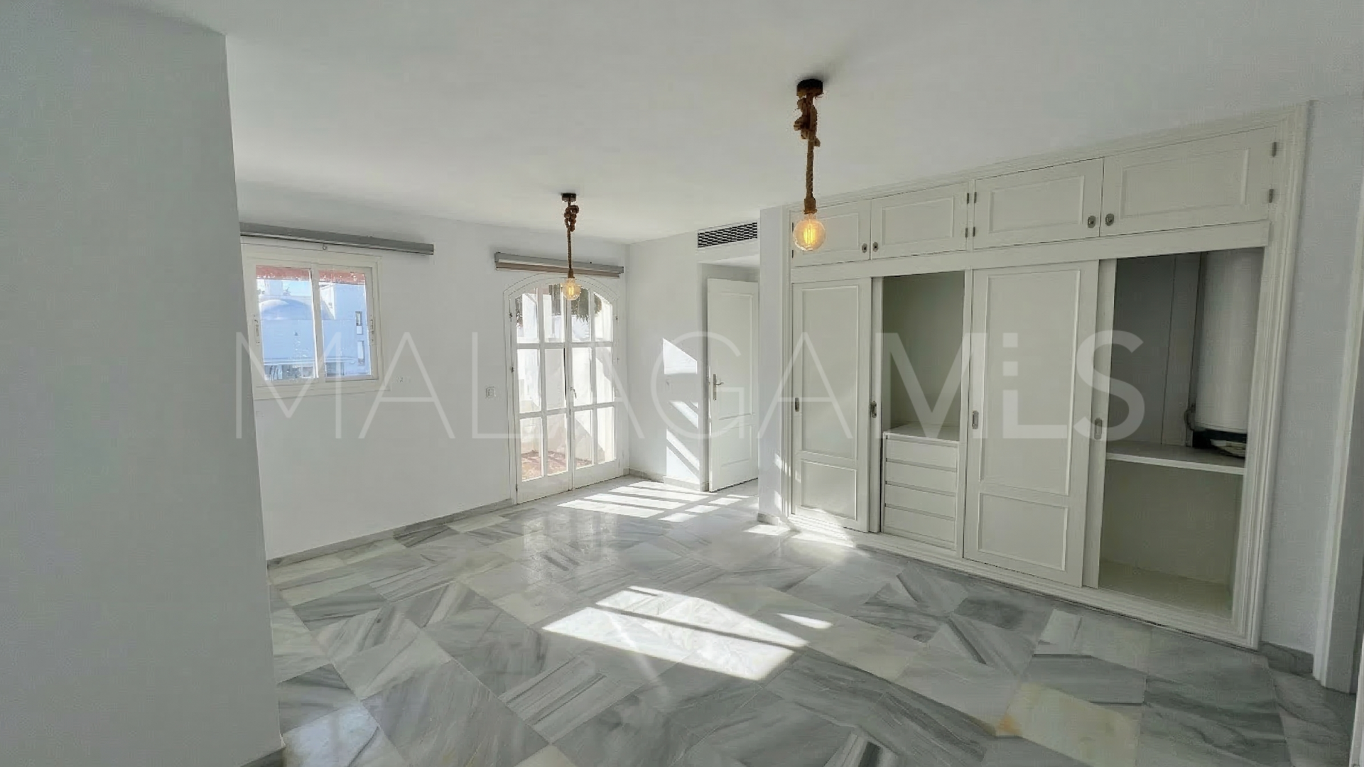 Villa for sale in Marbella - Puerto Banus