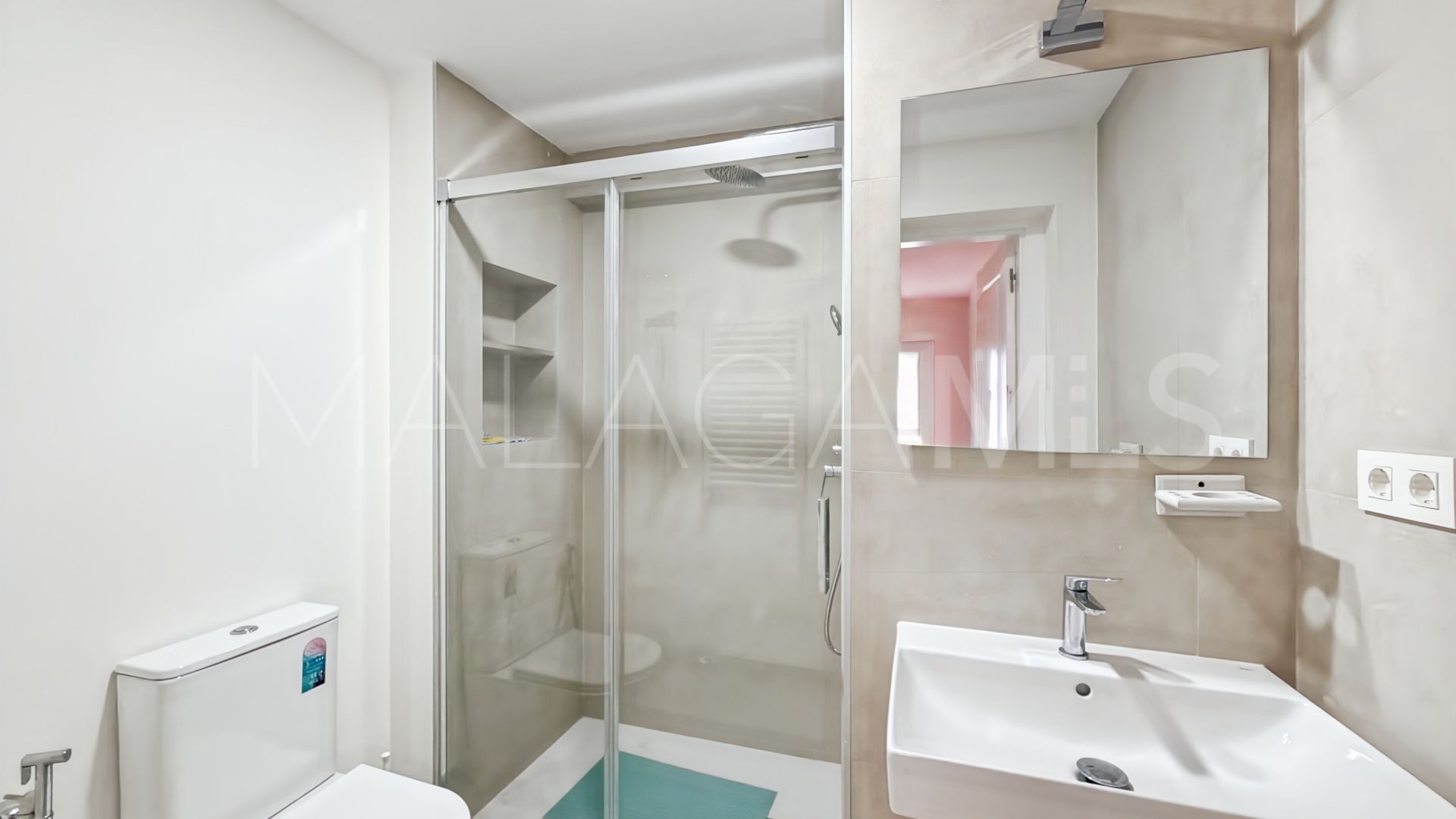 Hus i byn for sale in Barrio de Ciudad Jardín