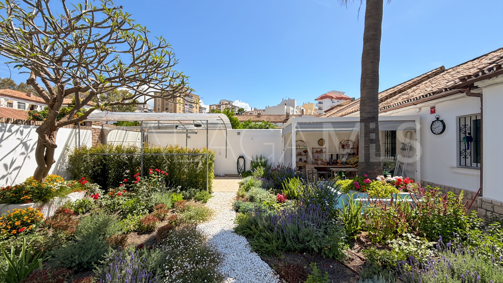 Hus i byn for sale in Barrio de Ciudad Jardín