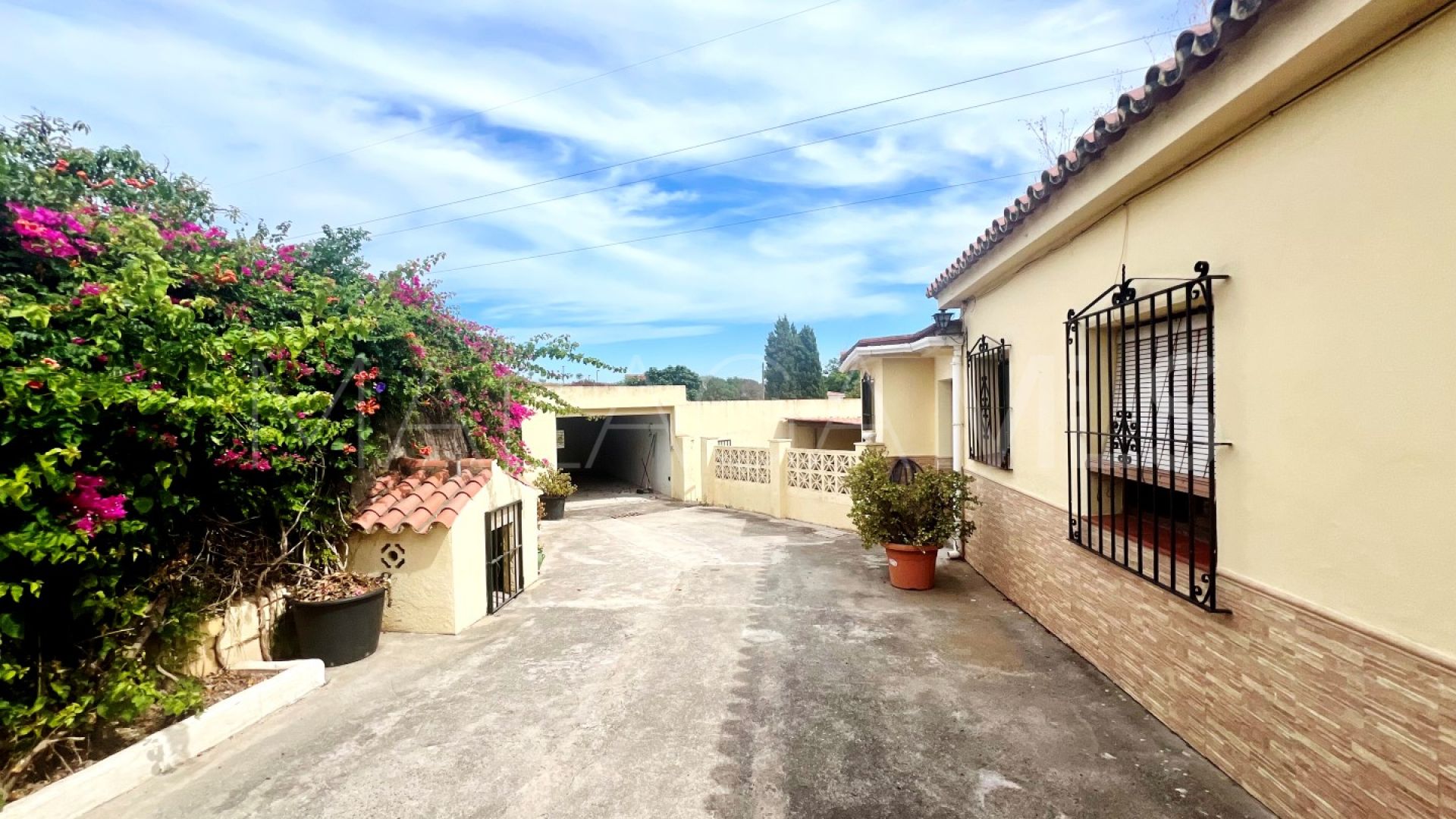 Finca for sale in La Resina Golf