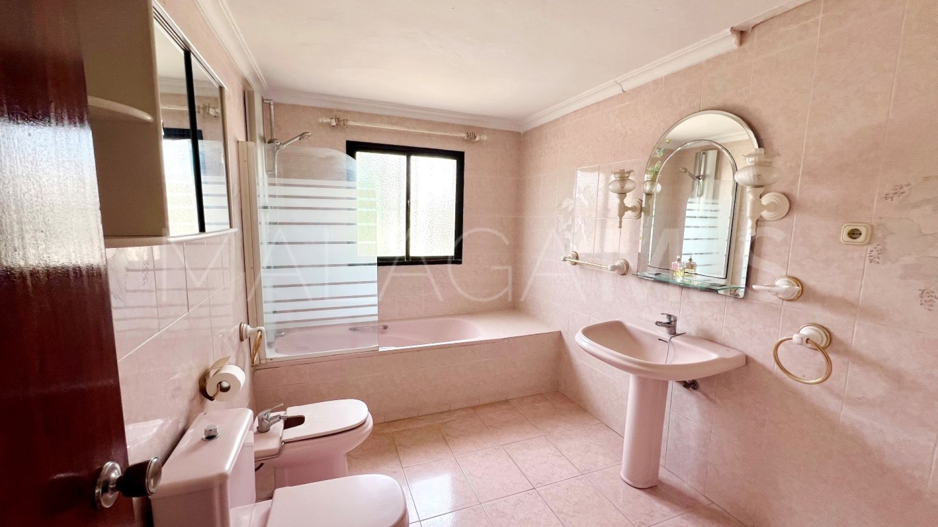 Finca for sale in La Resina Golf