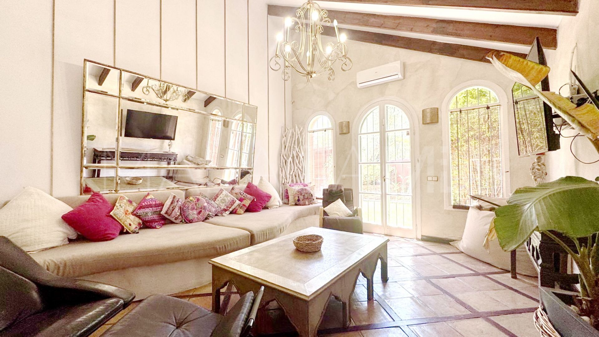 Villa for sale in Atalaya de Rio Verde with 6 bedrooms