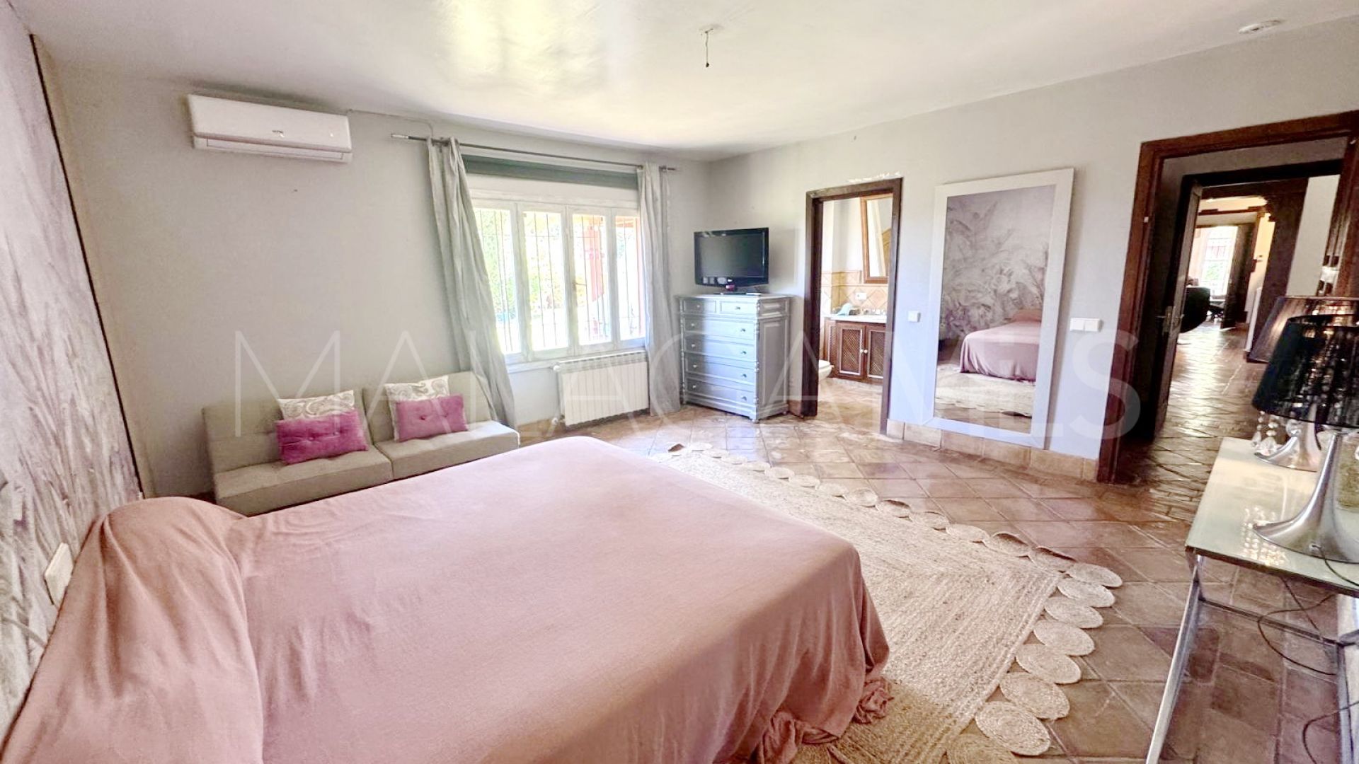 Villa for sale in Atalaya de Rio Verde with 6 bedrooms