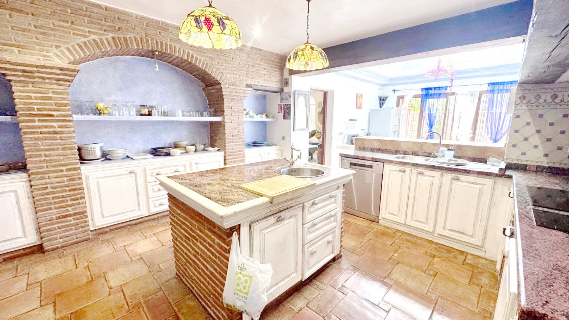 Villa for sale in Atalaya de Rio Verde with 6 bedrooms