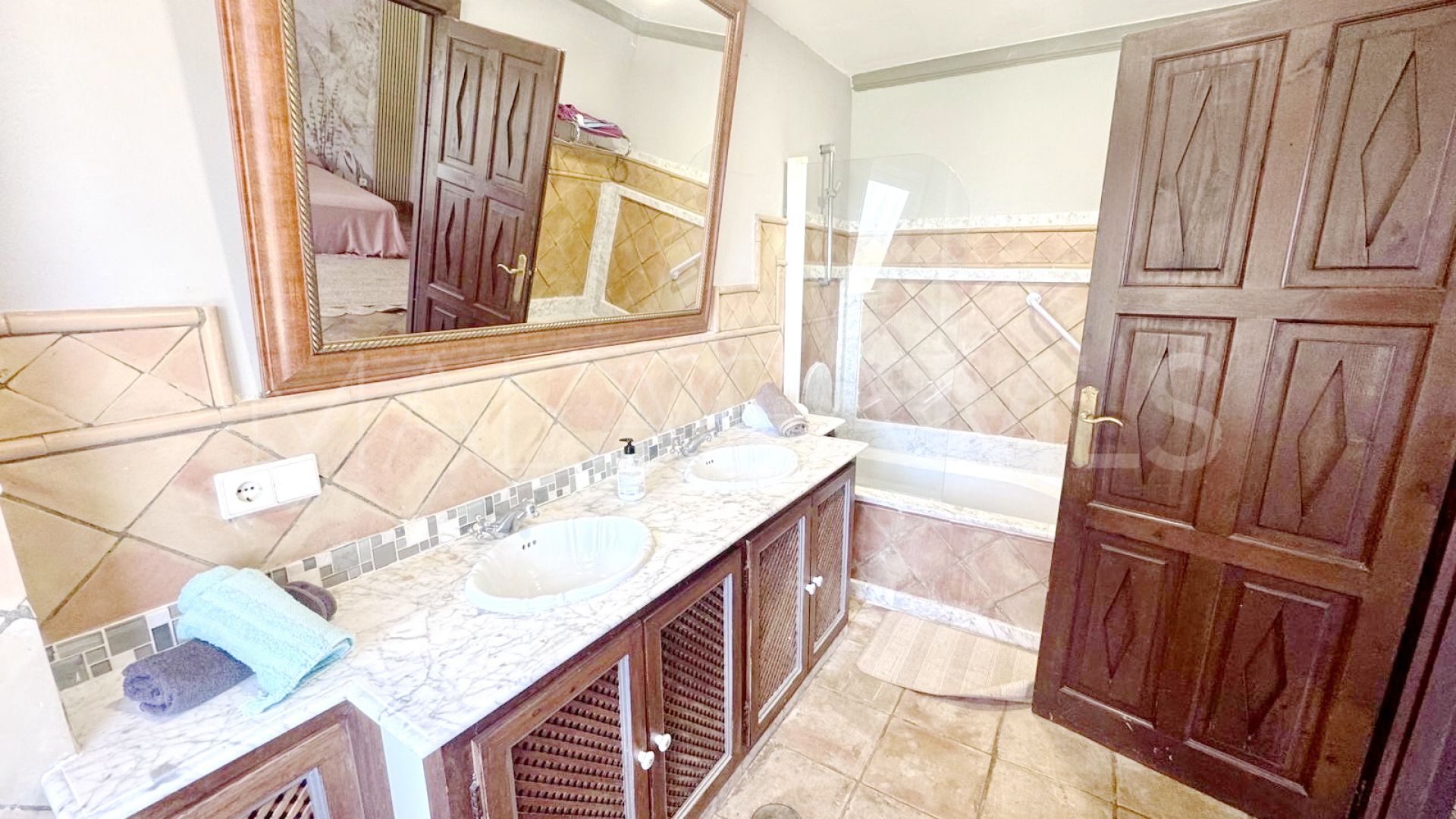 Villa for sale in Atalaya de Rio Verde with 6 bedrooms