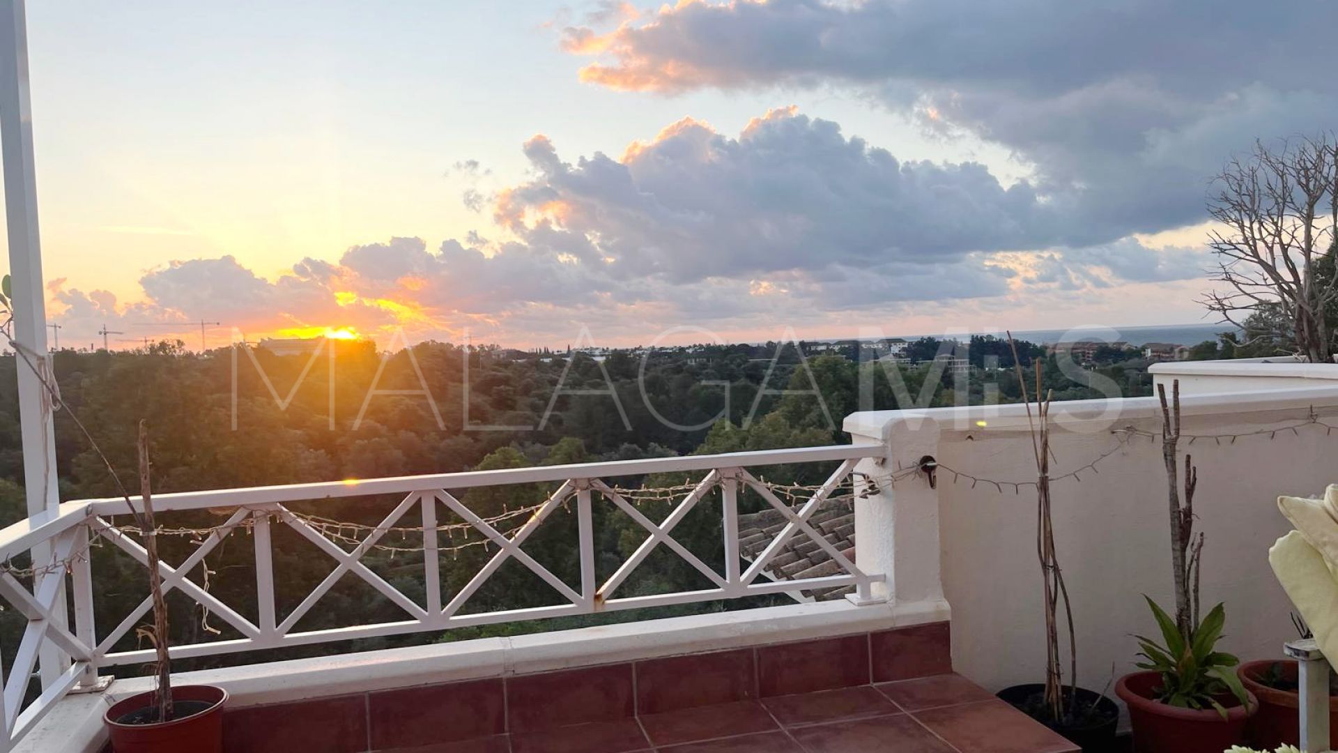 For sale Rio Real apartment with 3 bedrooms