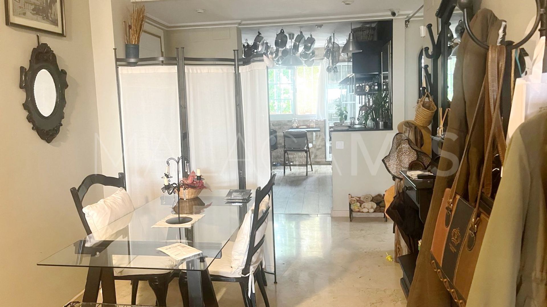 For sale Rio Real apartment with 3 bedrooms