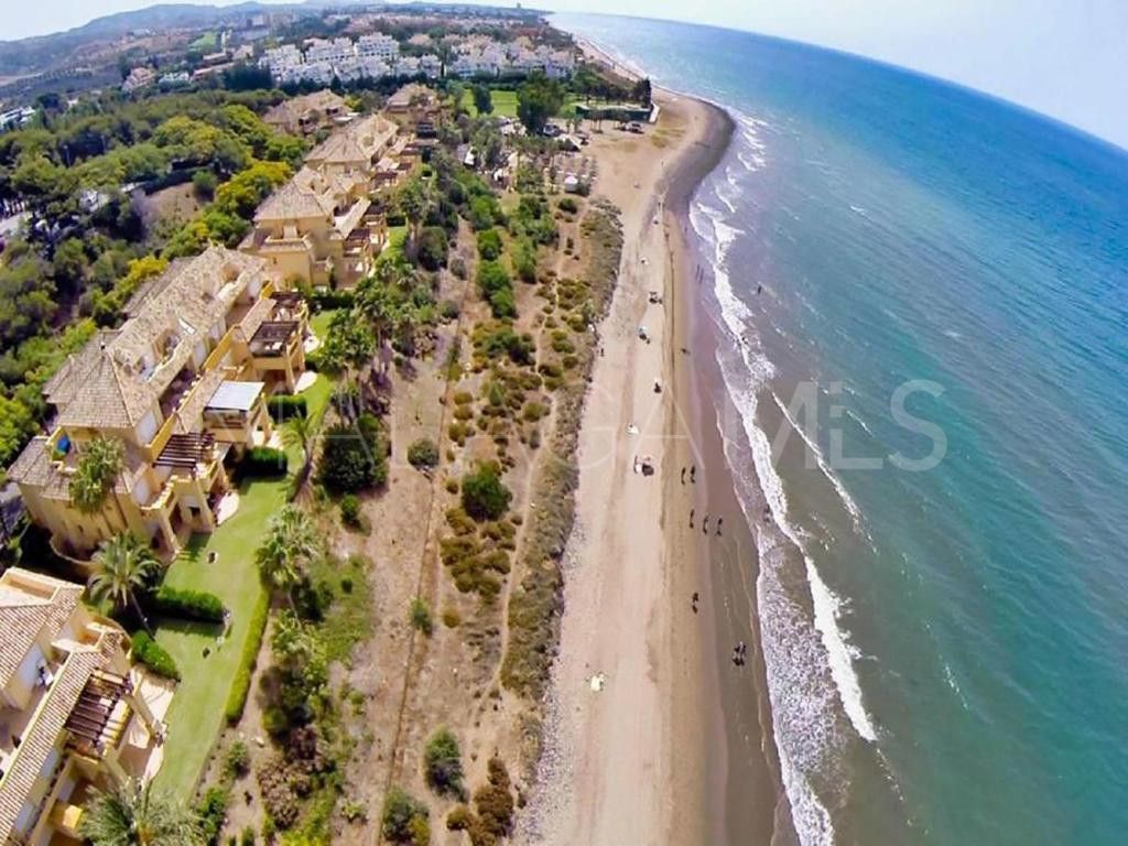 For sale Rio Real apartment with 3 bedrooms