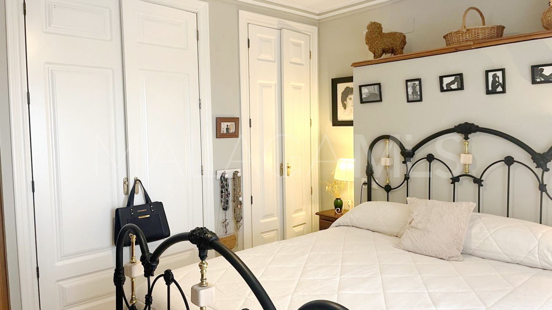 For sale Rio Real apartment with 3 bedrooms