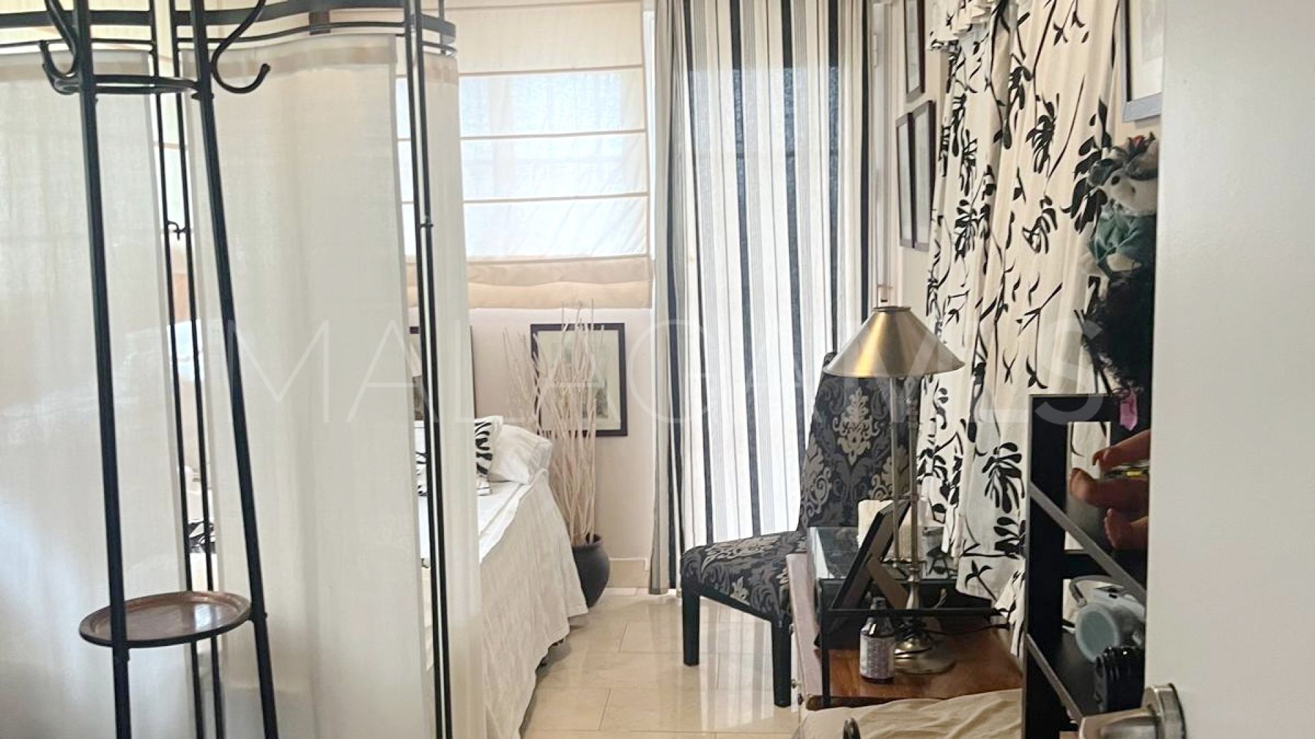 For sale Rio Real apartment with 3 bedrooms