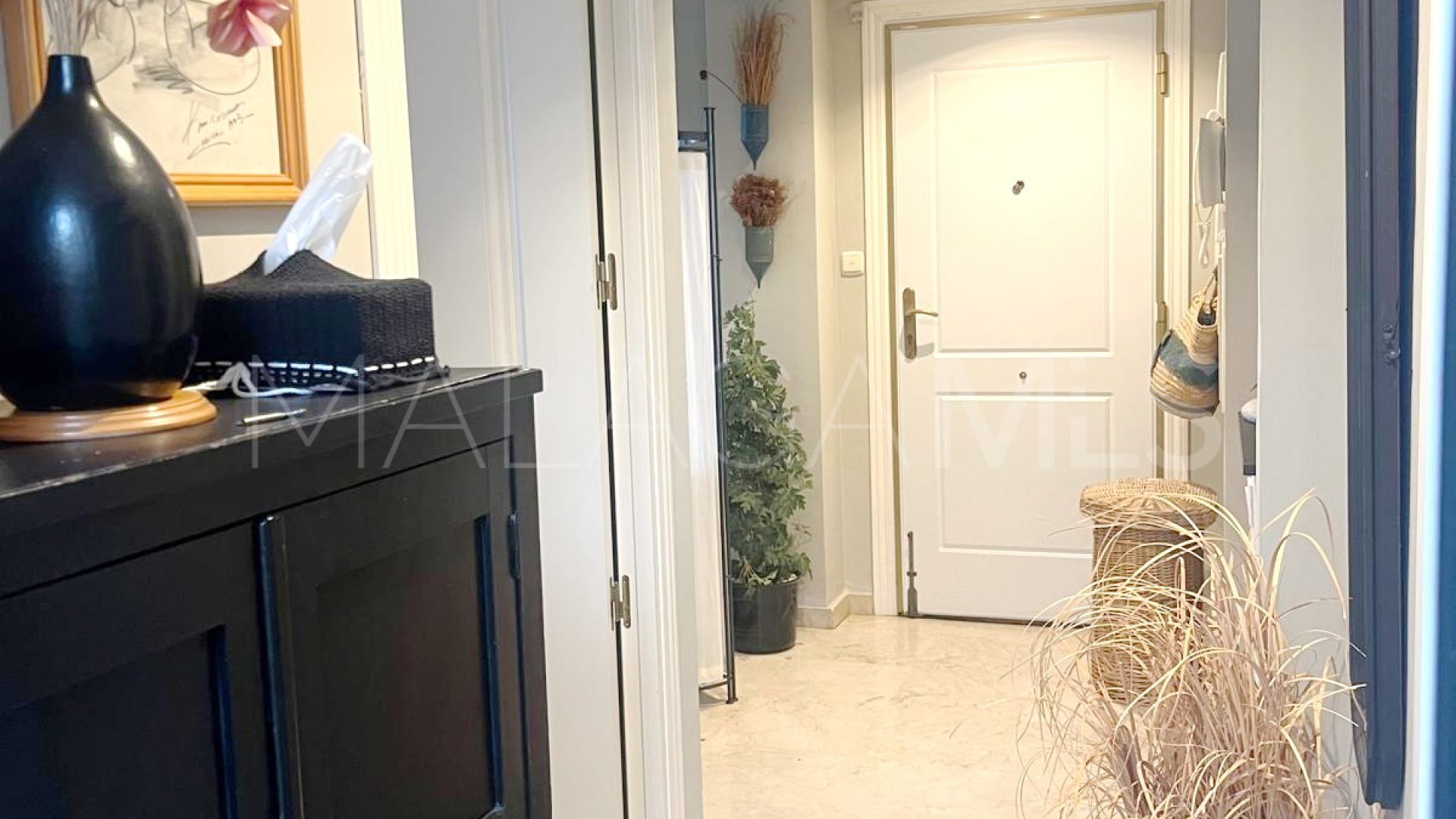 For sale Rio Real apartment with 3 bedrooms
